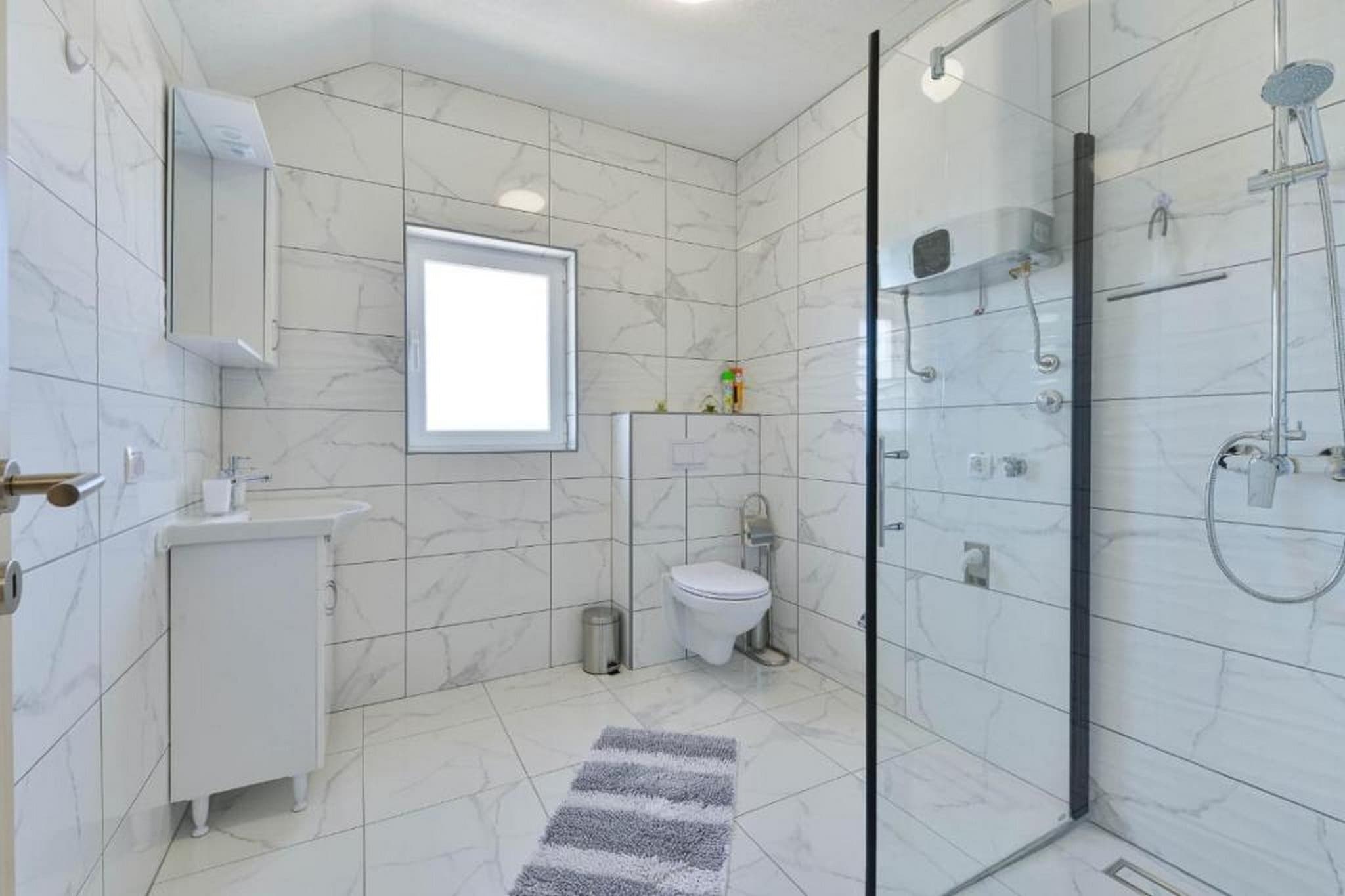 Pool apartment Leonardo - Three Bedroom apartment with Terrace and Swimming pool-Bathroom