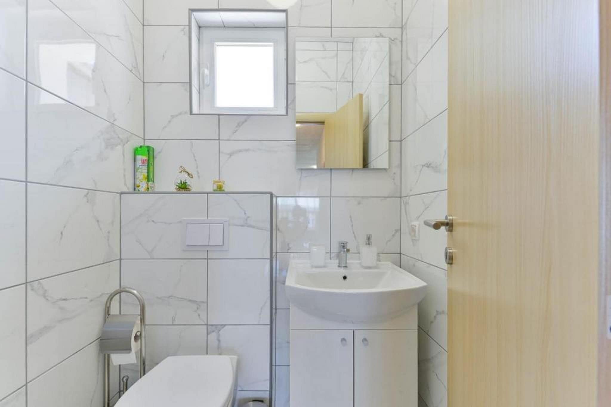 Pool apartment Leonardo - Three Bedroom apartment with Terrace and Swimming pool-Bathroom