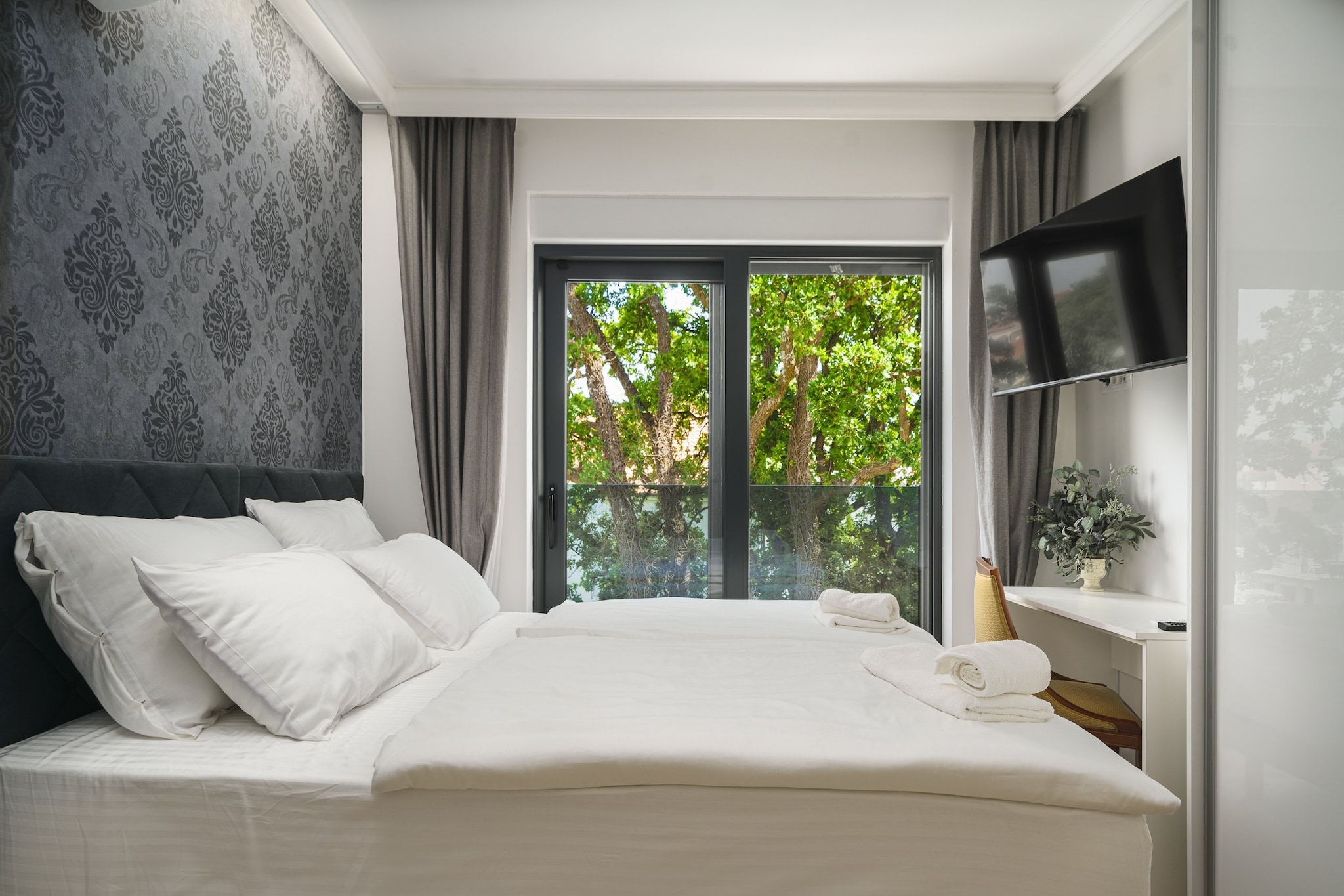 Villa Tria Quercus - Two Bedroom Villa with Terrace and Swimping pool-Slaapkamer