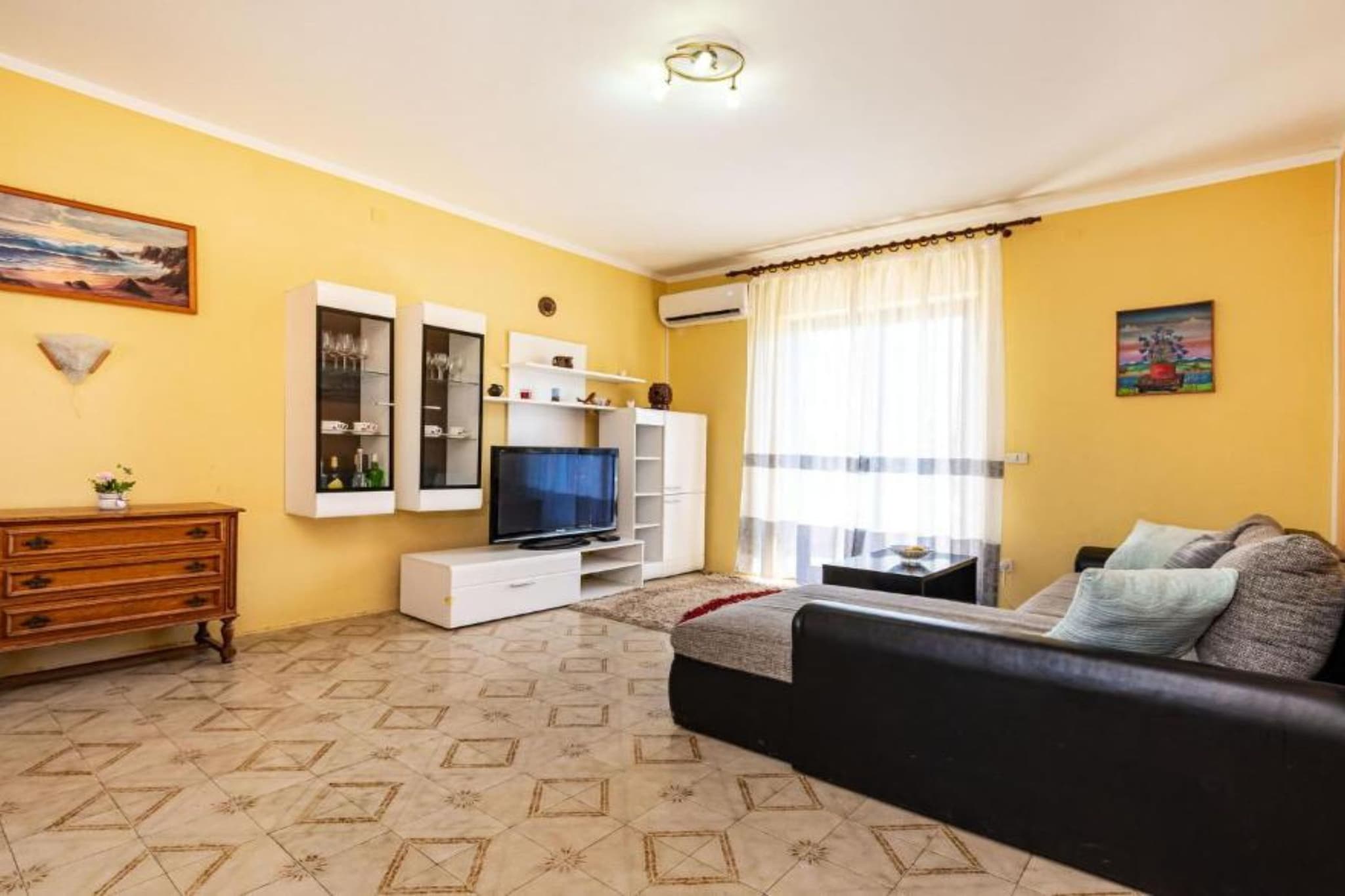 Apartment Serđa - Two Bedroom Apartment with Terrace-Wohnzimmer