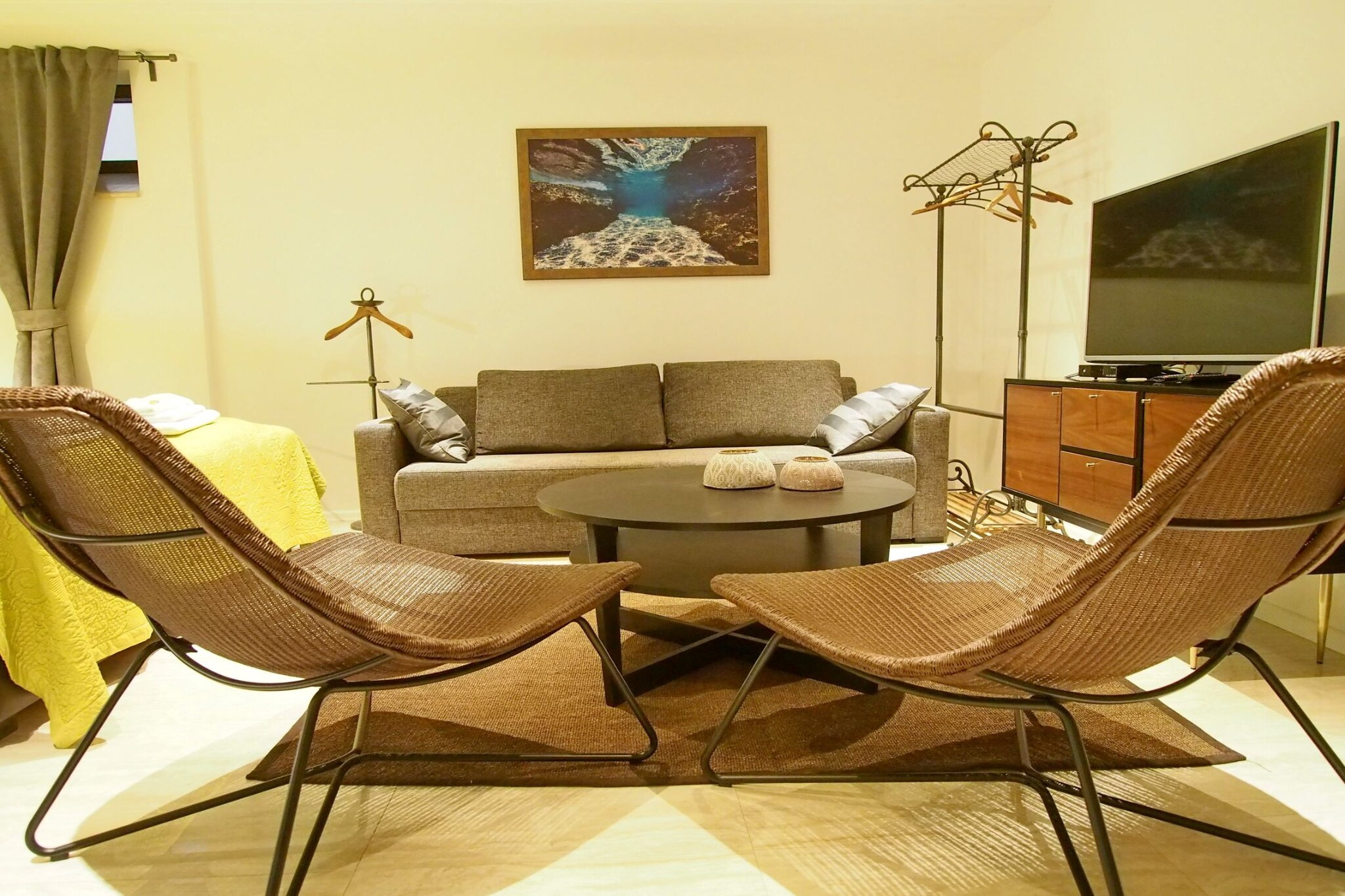 Luxury Style Apartments - Deluxe Studio (Modern)