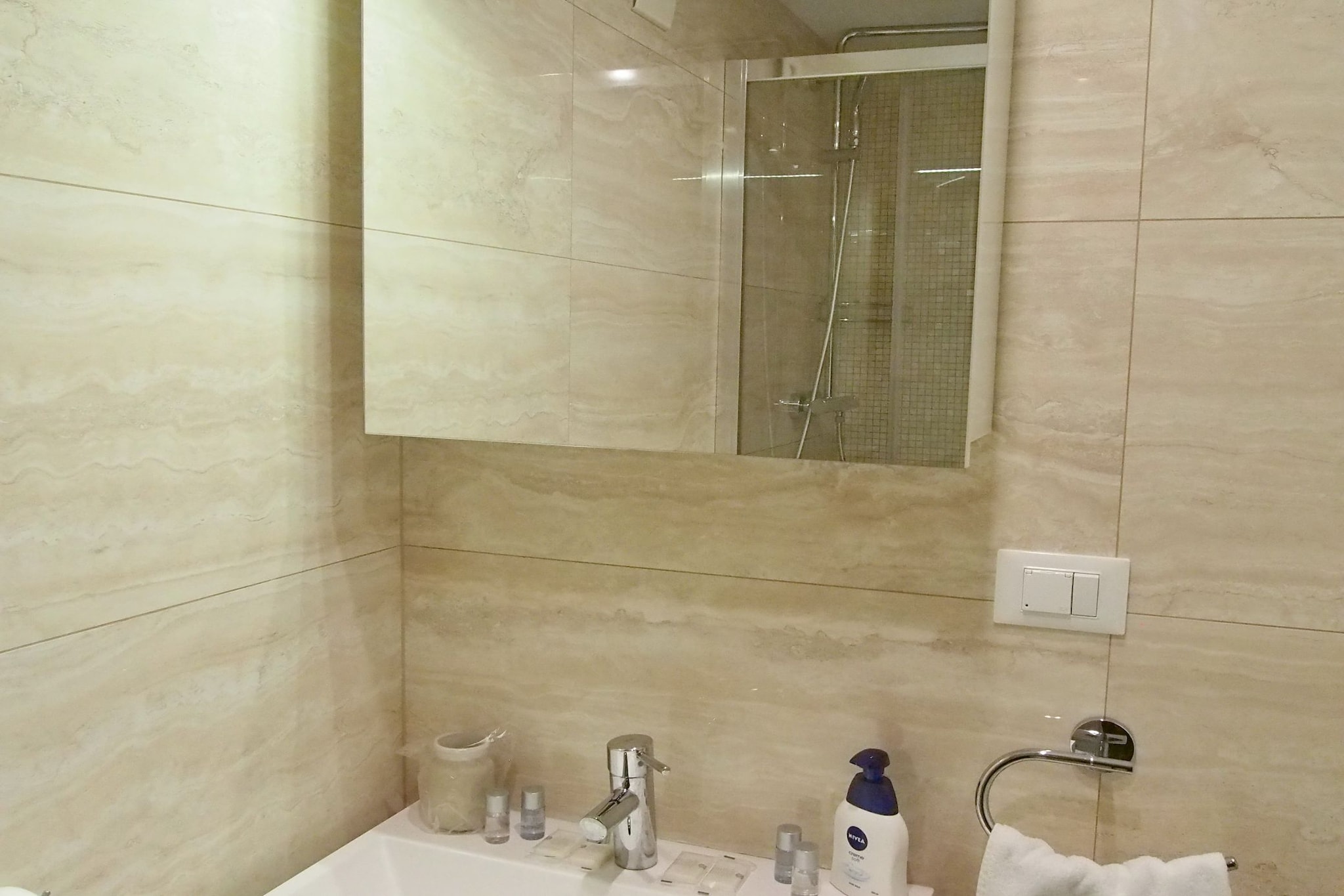 Luxury Style Apartments - Deluxe Studio (Modern)-Badkamer