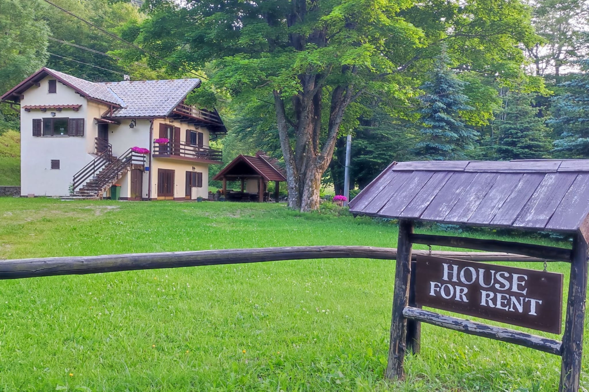 Holiday Home with Three Bedrooms and Garden - Buitenlucht