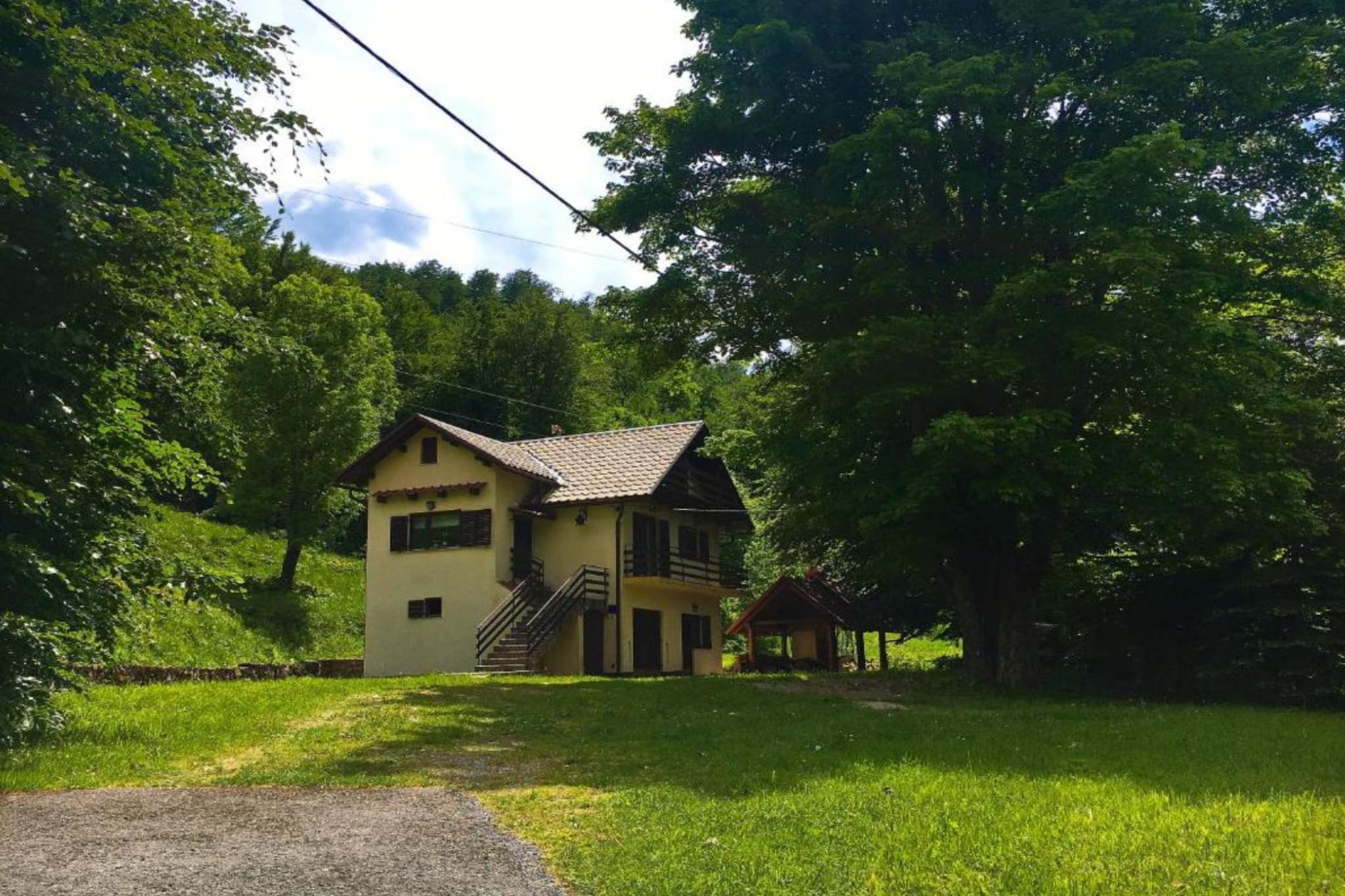 Holiday Home with Three Bedrooms and Garden - Buitenlucht