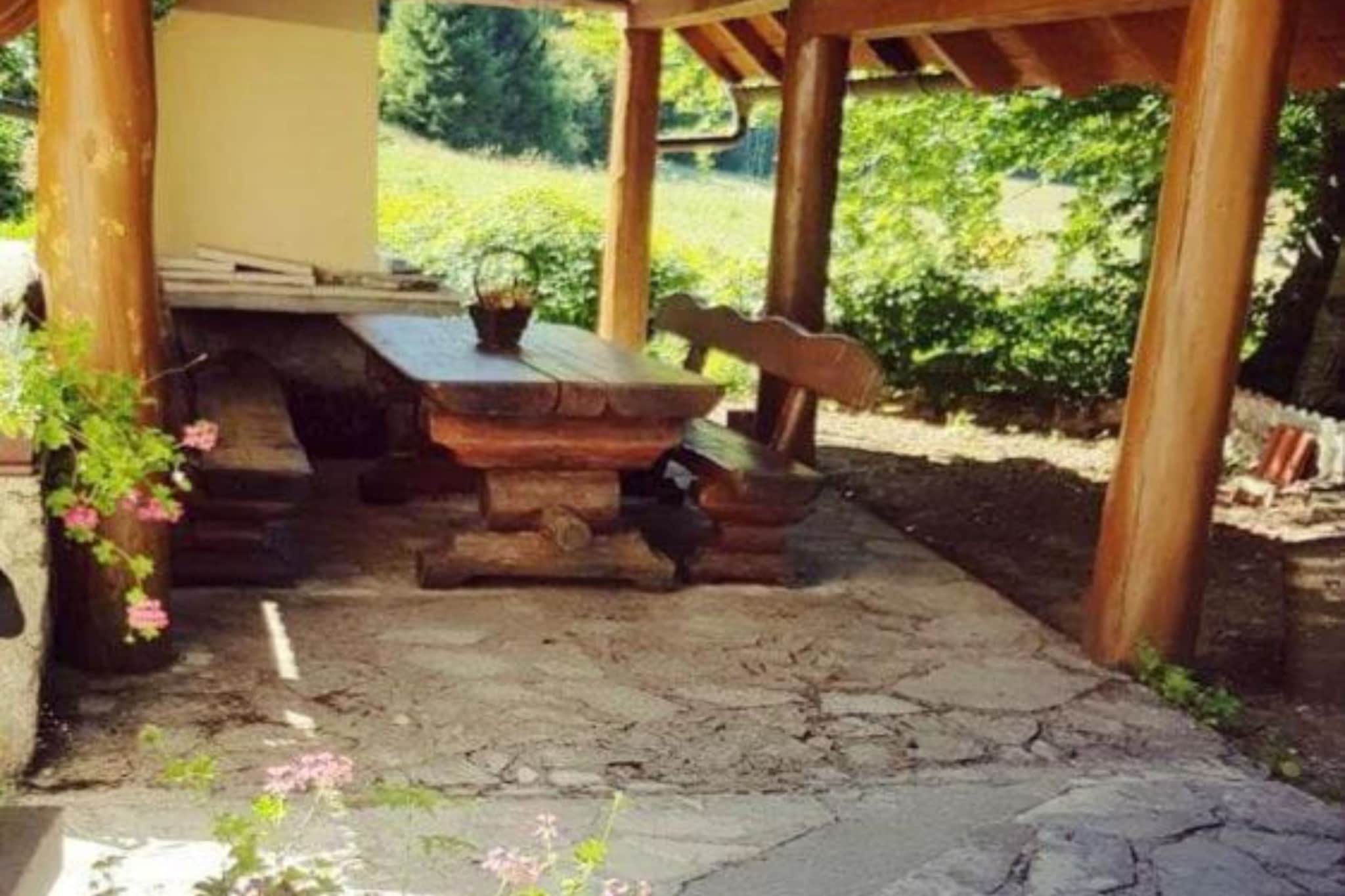 Holiday Home with Three Bedrooms and Garden - Binnen