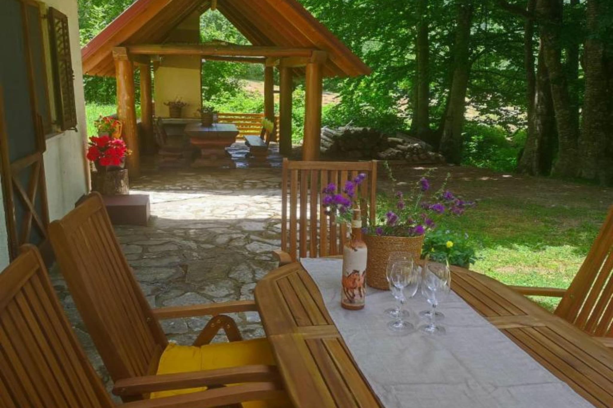Holiday Home with Three Bedrooms and Garden - Binnen