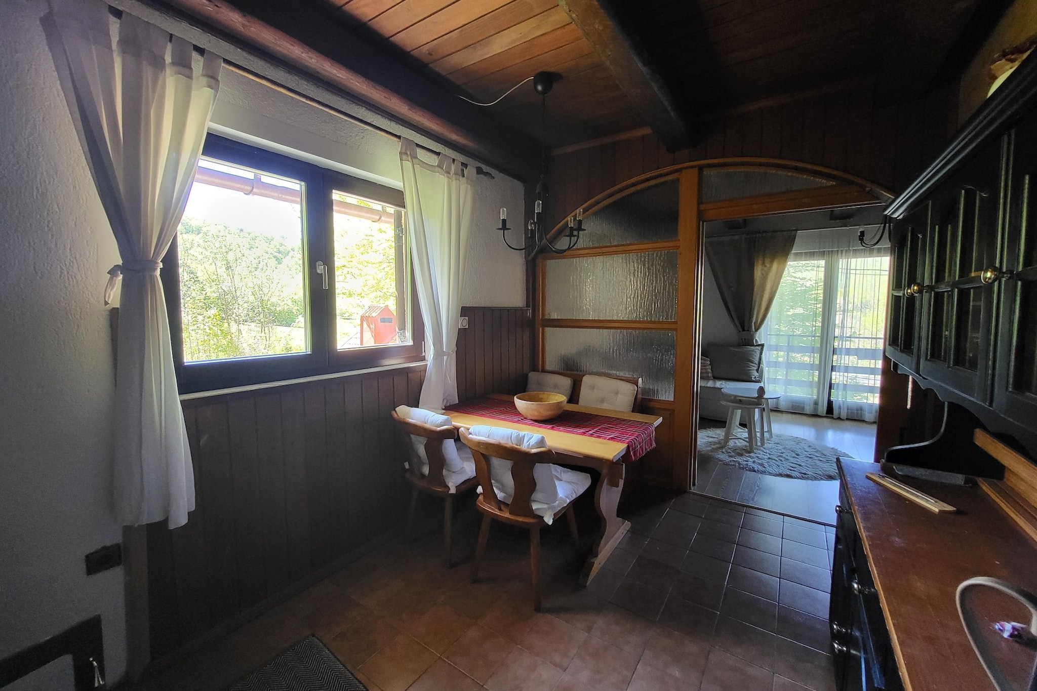 Holiday Home with Three Bedrooms and Garden - Eetkamer