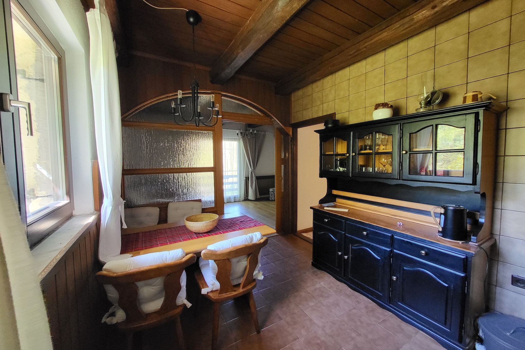 Holiday Home with Three Bedrooms and Garden - Eetkamer