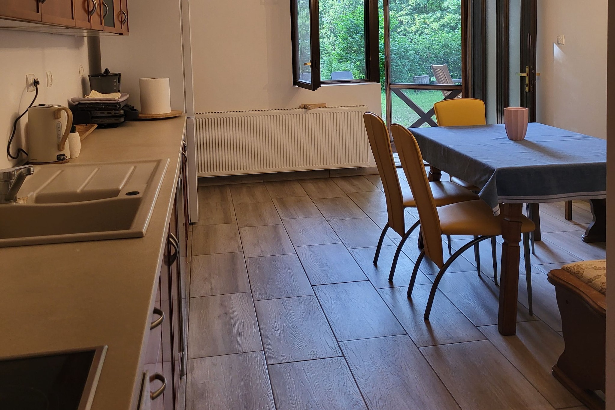 Holiday Home with Three Bedrooms and Garden - Eetkamer