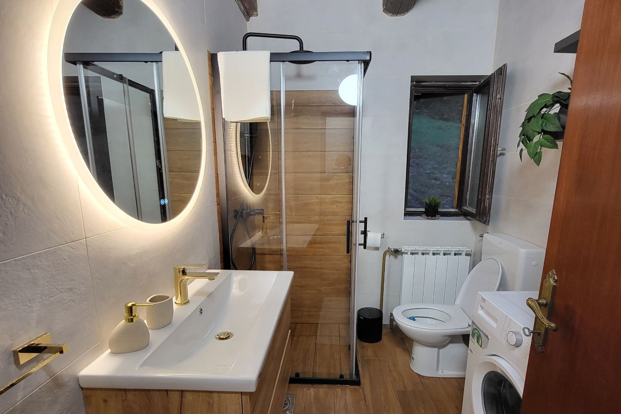 Holiday Home with Three Bedrooms and Garden - Badkamer
