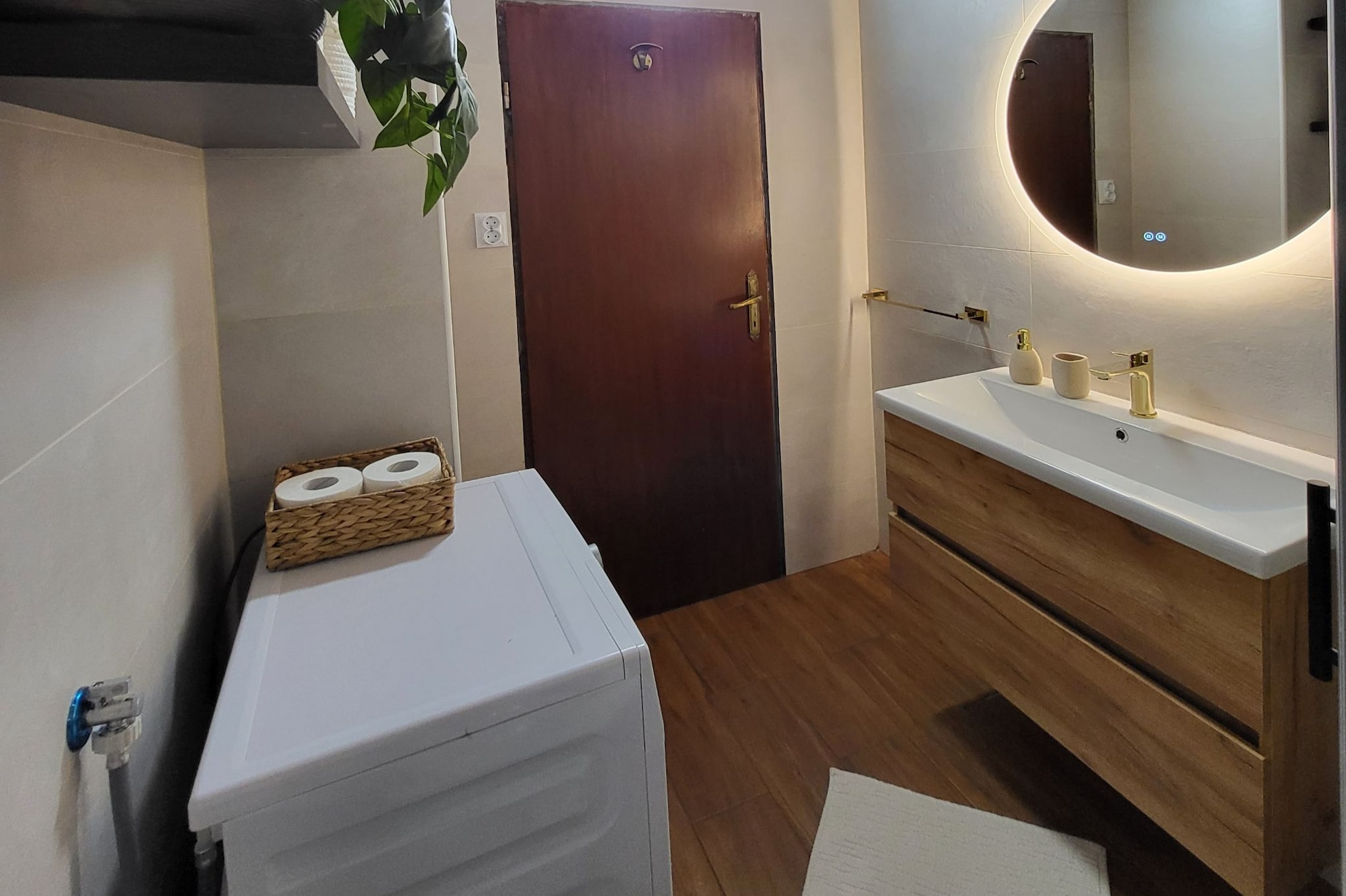 Holiday Home with Three Bedrooms and Garden - Badkamer