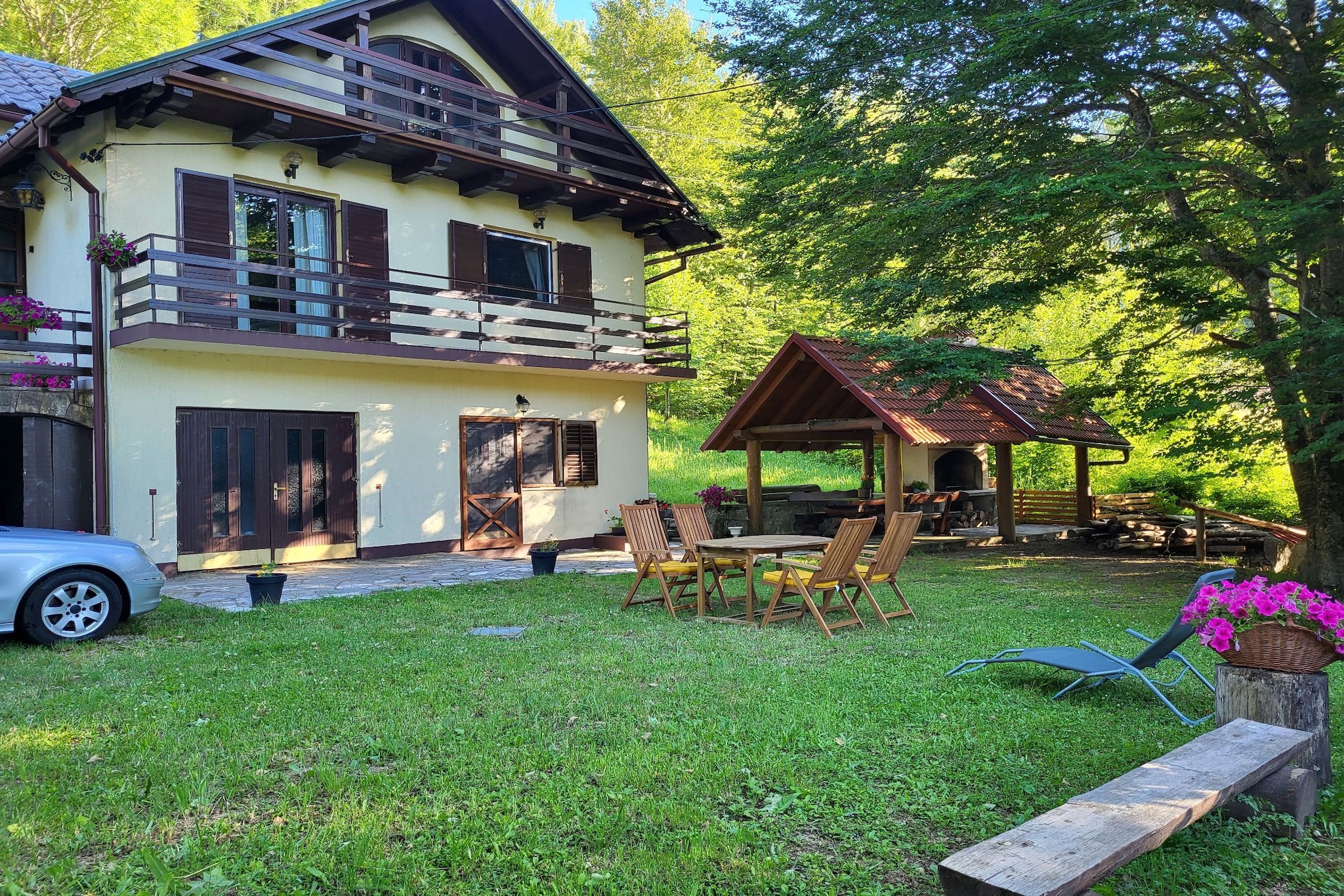 Holiday Home with Three Bedrooms and Garden - Buitenlucht