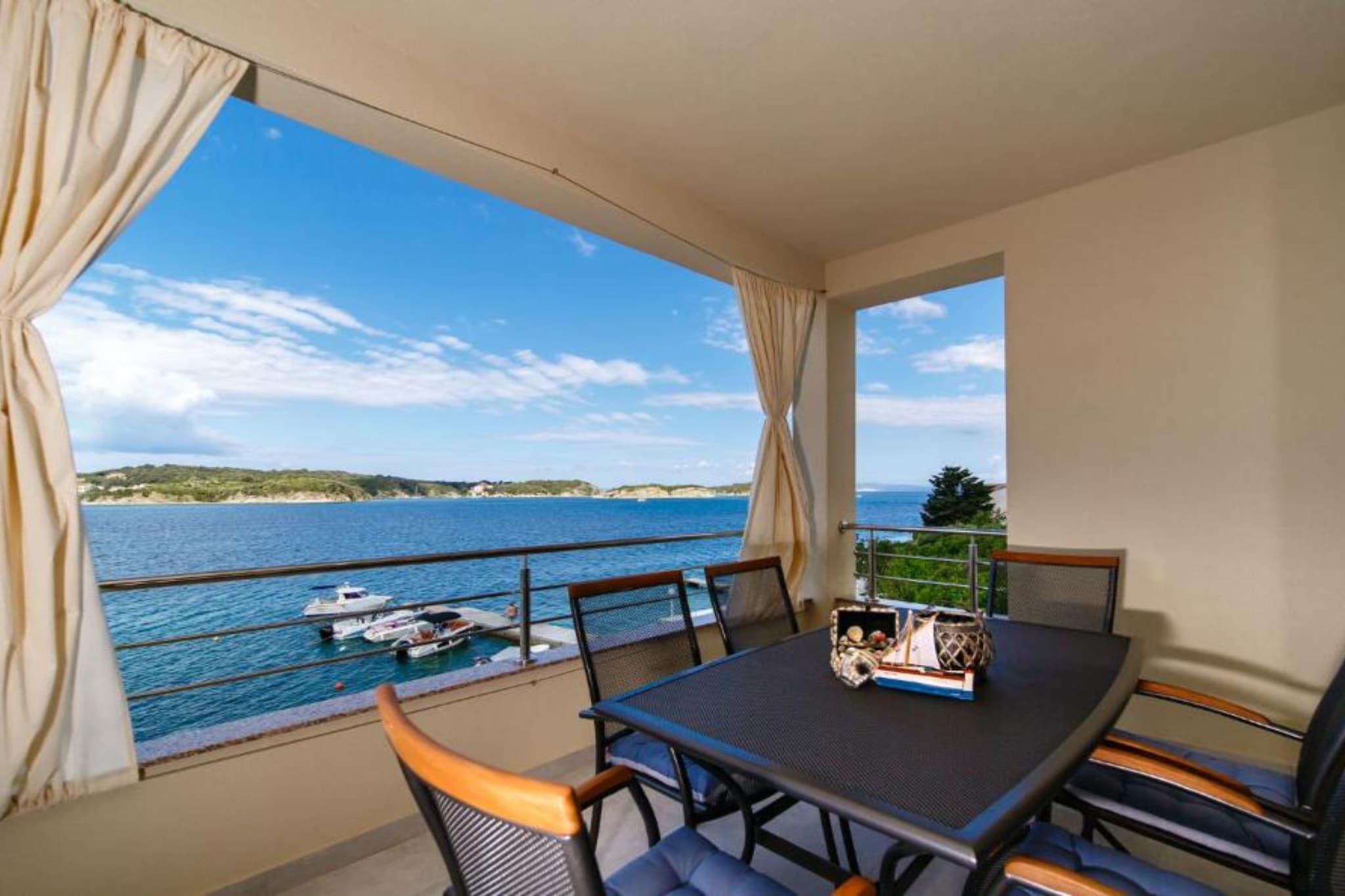 Apartments Villa Oceanus - Sea View Apartment 1 Golden sun-Dining room