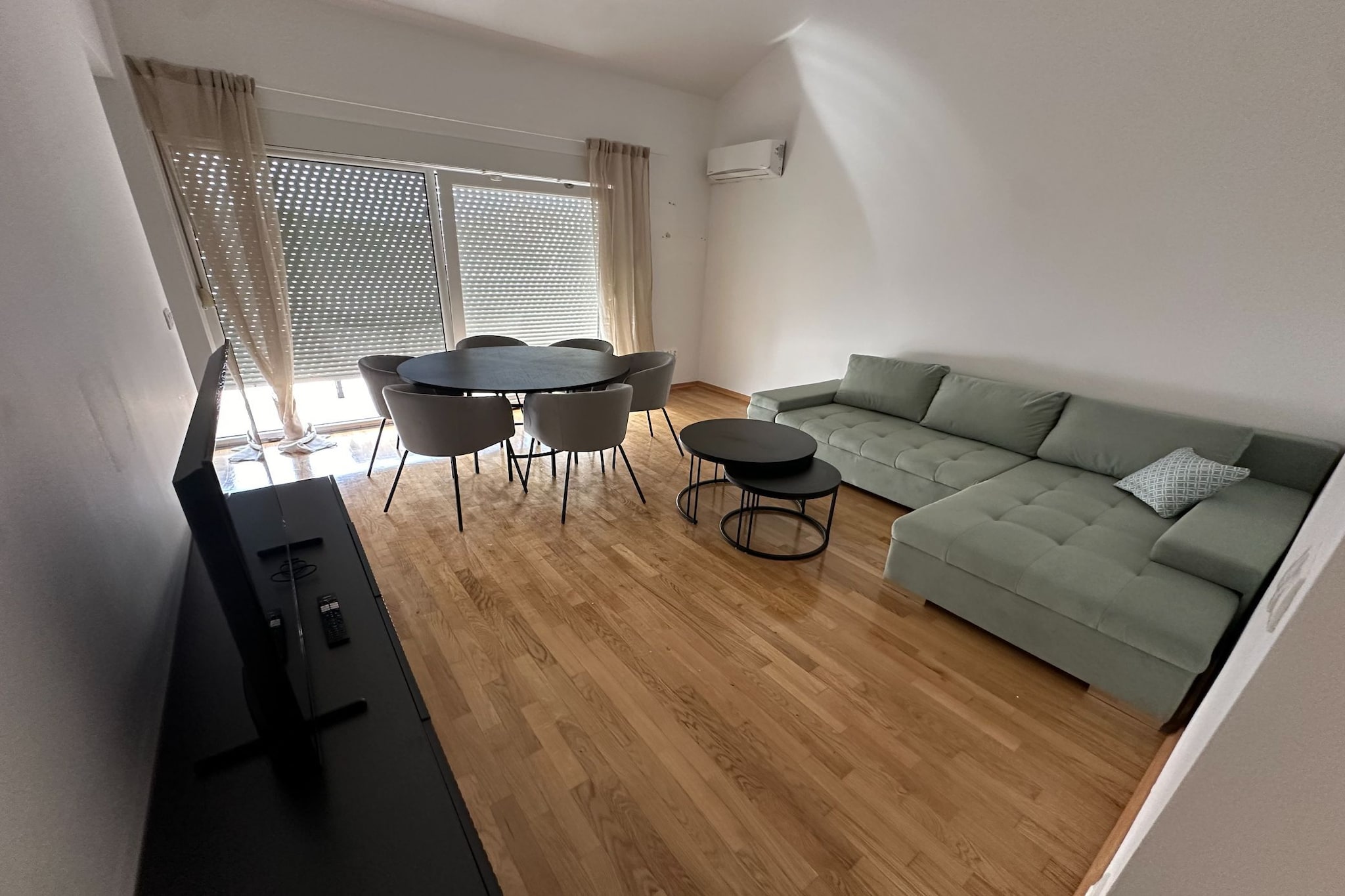 Apartments Neos - Three Bedroom Apartment with Balcony A3