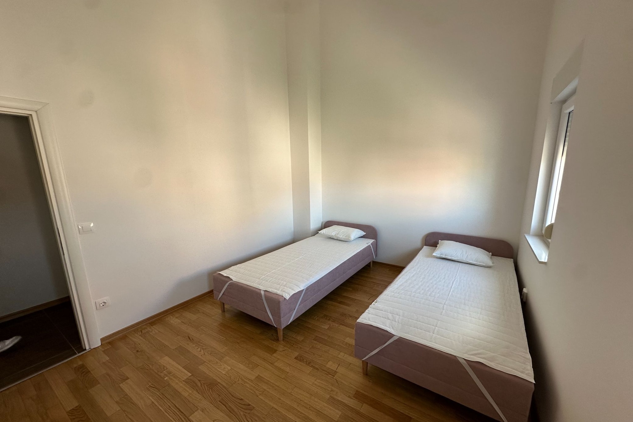 Apartments Neos - Three Bedroom Apartment with Balcony A3