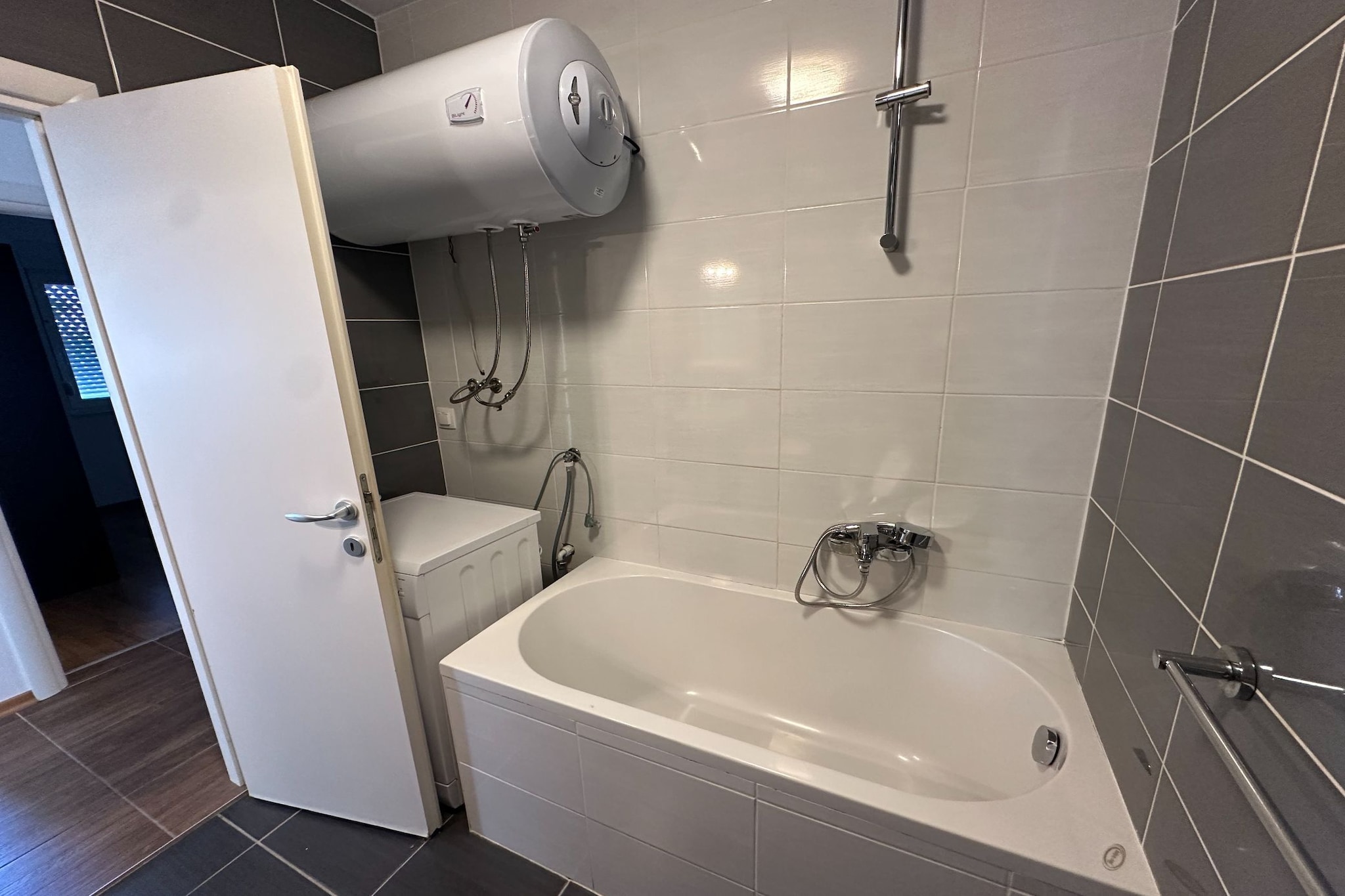 Apartments Neos - Three Bedroom Apartment with Balcony A3-Bathroom