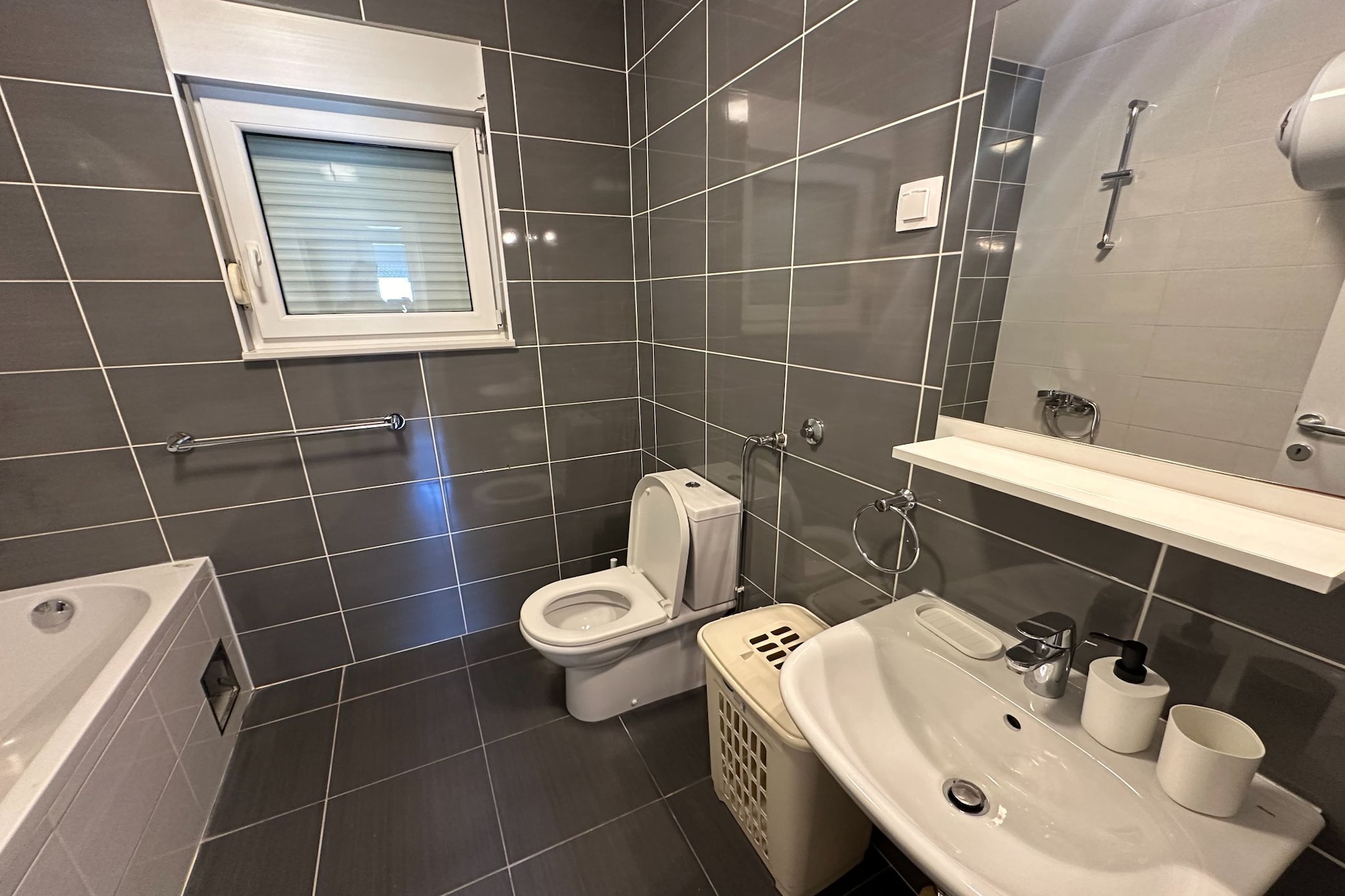 Apartments Neos - Three Bedroom Apartment with Balcony A3-Bathroom