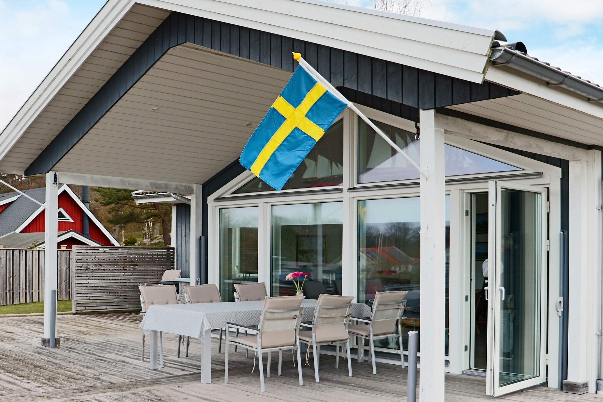 A modern and fresh holiday home in a very good location in beautiful Steninge. The cottage is located high up in a quiet cottage area with a lovely view of the roaring waves of the Kattegatt. The covered balcony and the spacious terrace have both a dining area and comfortable lounge furniture. A short walk takes you to the lovely beach. Steningen's coast is alternately dramatic and beautiful. From the driveway, a long staircase leads you up to the hilly plot. From the entrance at the back of the cottage, there is the hall and a well-equipped bathroom with washing machine. There is a larger bedroom with a double bed and two smaller ones with two single beds each. The heart of the house is the beautiful, spacious living room with a lovely ceiling space and large glass sections overlooking the balcony and the sea. There is comfortable seating, a modern TV and a warming wood stove. Adjacent is a well-equipped kitchen with a dining area. The house has comfortable underfloor heating. There is free wifi. At the back of the house you enjoy your coffee in the morning sun. The spacious balcony and terrace have extendable windbreaks and you can stretch cooling canvases that provide shade on hot summer days. The cottage is not rented out to youth groups. The cottage area is wonderfully scenic with proximity to StensjÃ¶strand or the bathing area in Steninge. You cannot miss visiting GÃ¶sta's restaurant and cafÃ© or Kuststationen's cafÃ©. A little to the north you will find the small bathing cove Glassvik. Here there is a fantastically beautiful and peculiar nature and rich birdlife. The small beach is particularly suitable for families with children and those who want some peace and quiet. Just to the south is the community of Haverdal. Pay a visit to SÃ¤rdal's mill, which has both a cafÃ© and a shop. Halmstad is only a short drive away. Here there is a large range of entertainment with many restaurants, cafes and a large selection of shops, art and nature. Experience TylÃ¶sand's vibrant bathing and entertainment life. Hike on Prince Bertil's path from Halmstad Castle to Ricardo's ice cream cafÃ© in MÃ¶llegÃ¥rd. For those interested in golf, there are a number of golf courses in the immediate area. The summer town of Falkenberg is also a short drive away. There are many nice little cafes, restaurants and shops here.