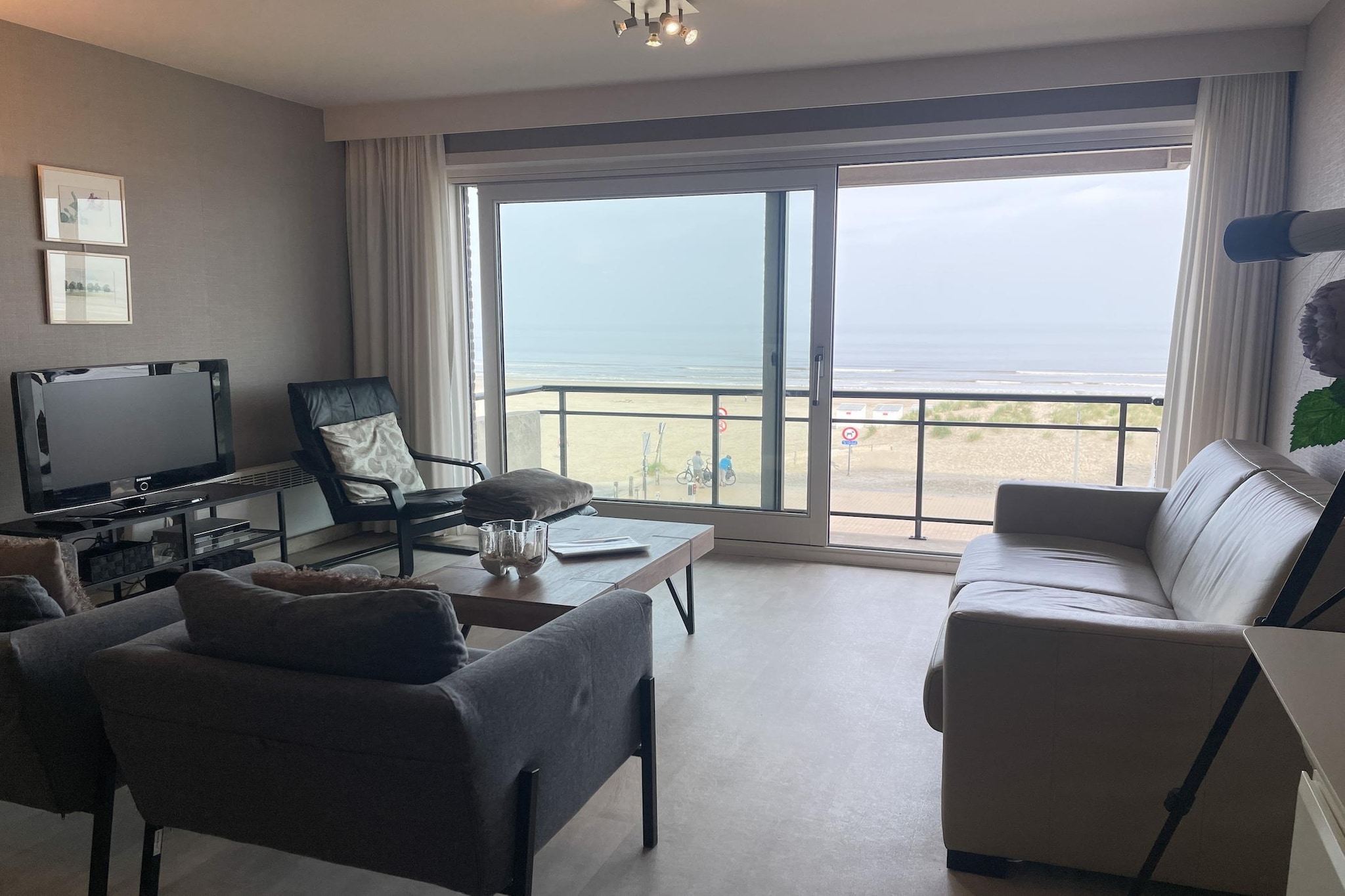 490403-Living room