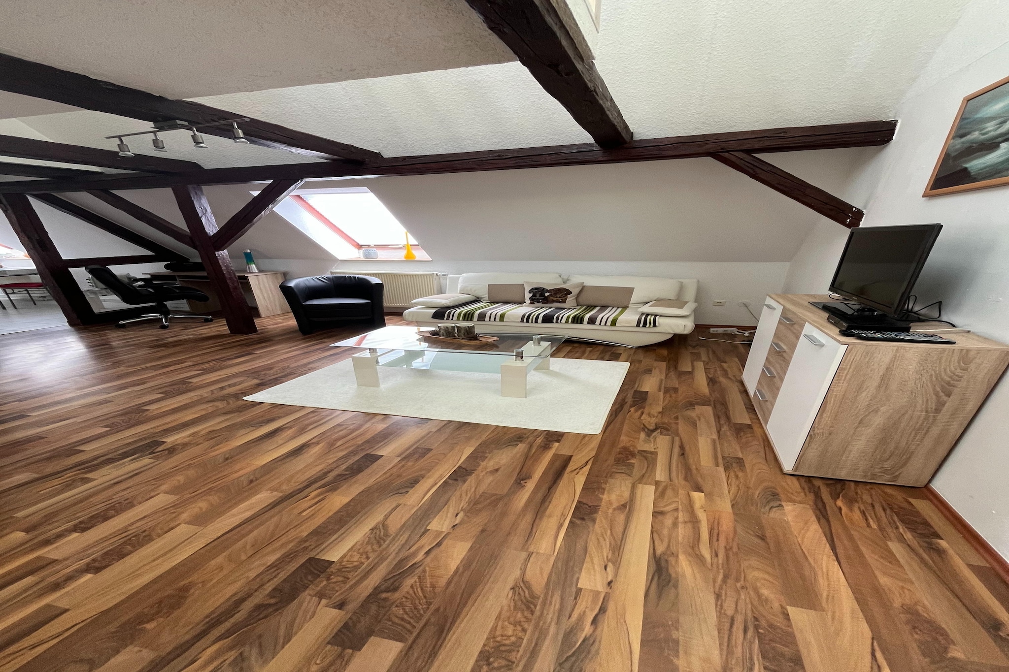 Sunny Loft with Mountain Views