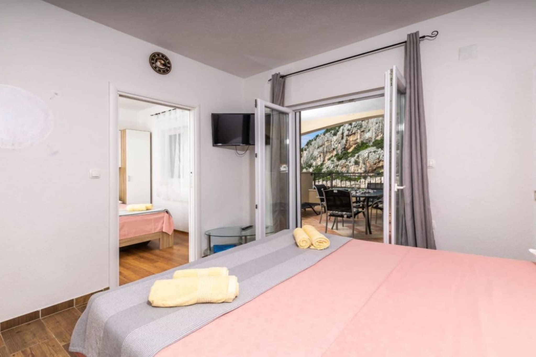 Apartments Šer Zane - One Bedroom Apartment with Terrace and Sea View (5)-Chambre