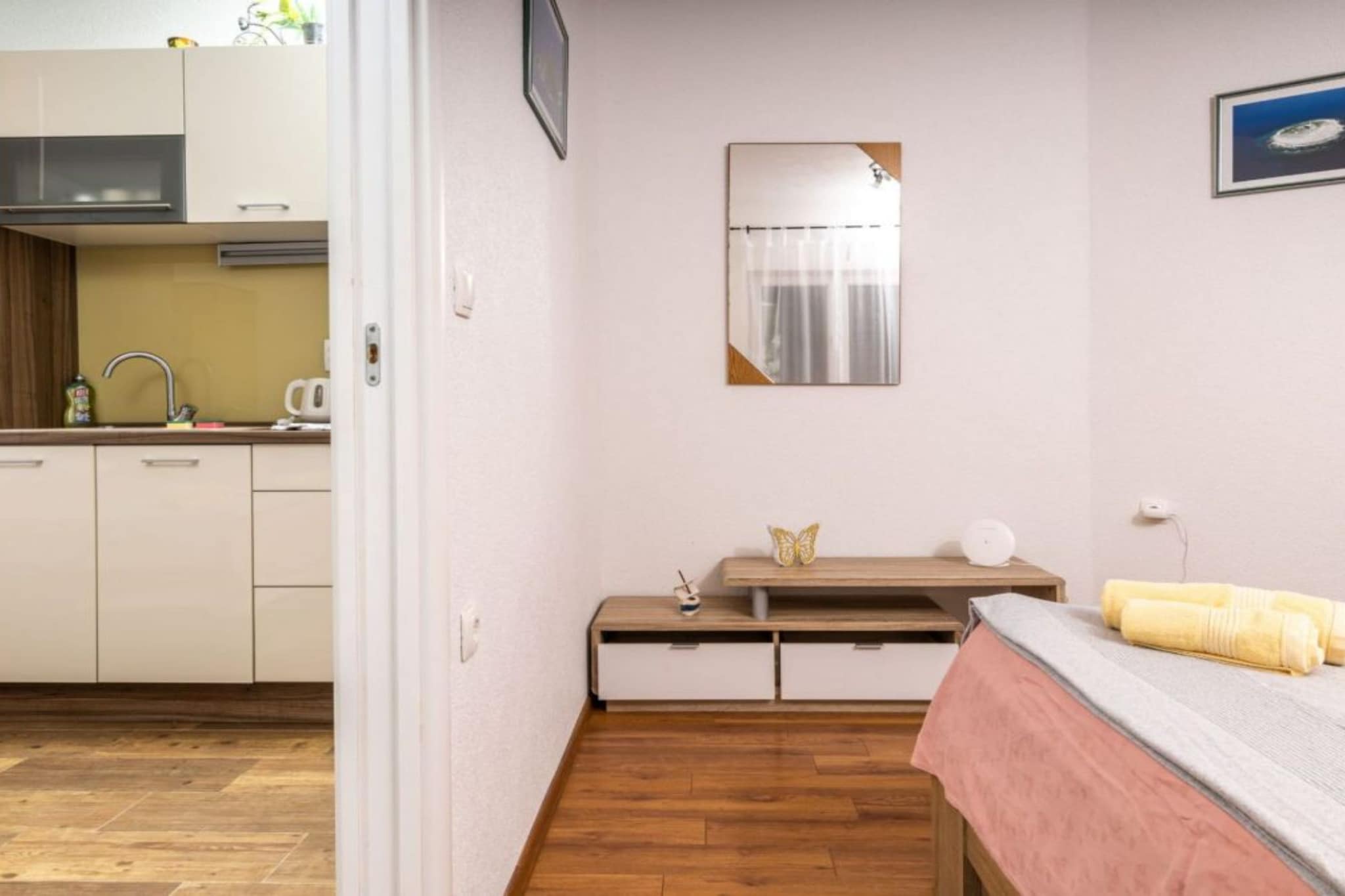 Apartments Šer Zane - One Bedroom Apartment with Terrace and Sea View (5)-Chambre