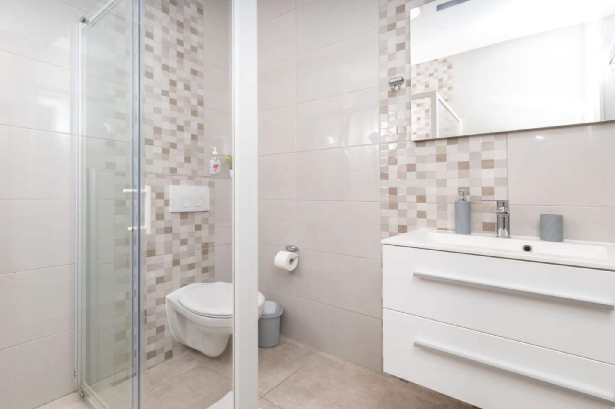Apartments Šer Zane - One Bedroom Apartment with Terrace and Sea View (5)-Salle de bain
