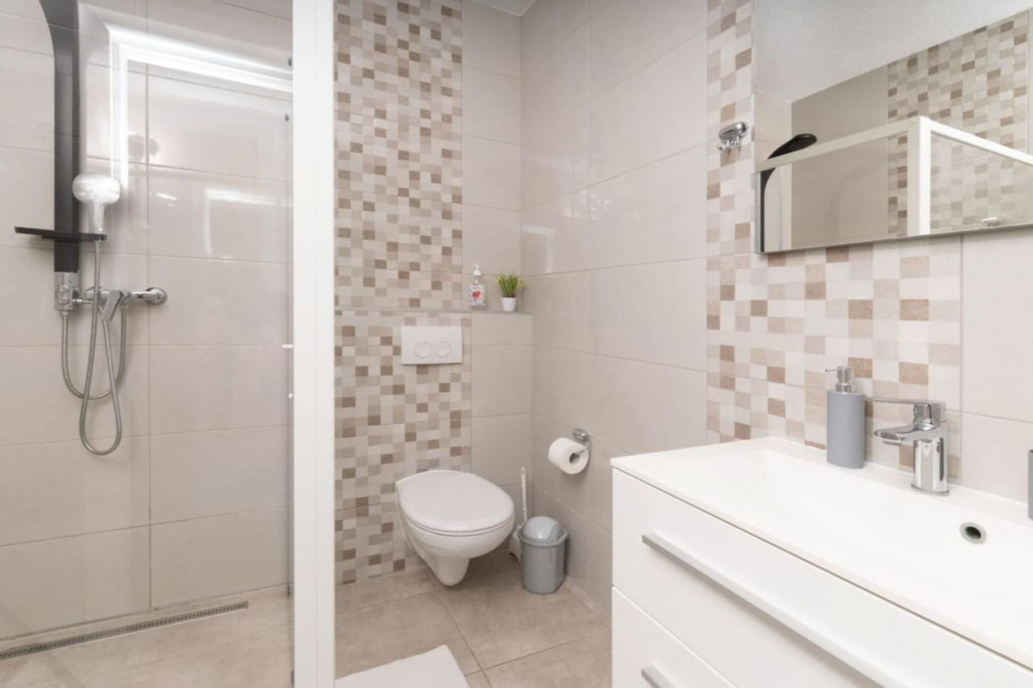 Apartments Šer Zane - One Bedroom Apartment with Terrace and Sea View (5)-Salle de bain
