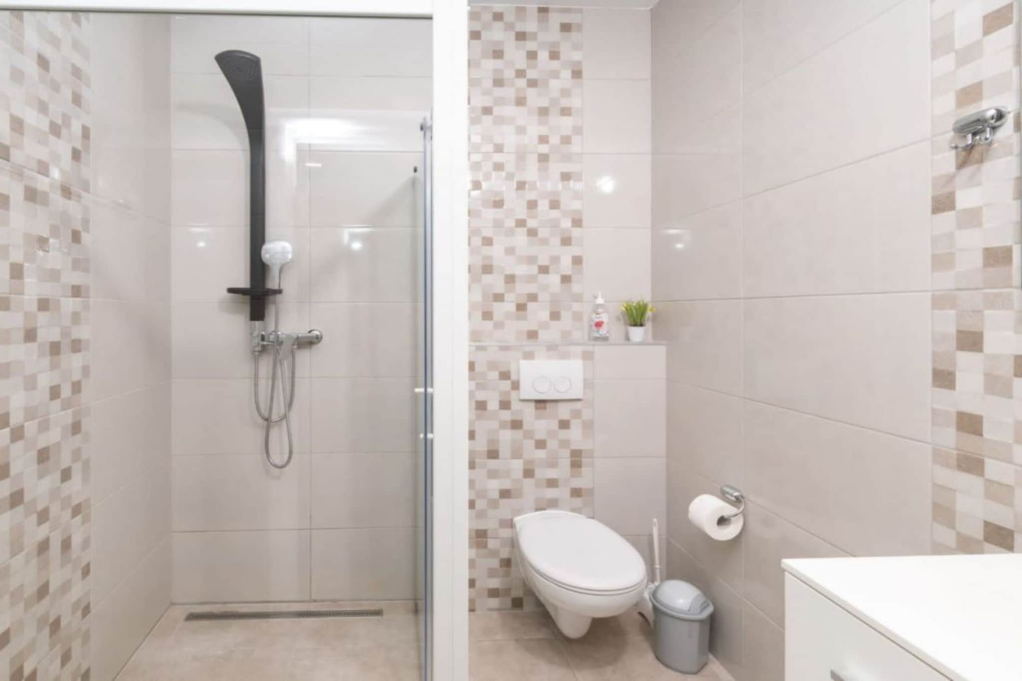 Apartments Šer Zane - One Bedroom Apartment with Terrace and Sea View (5)-Salle de bain