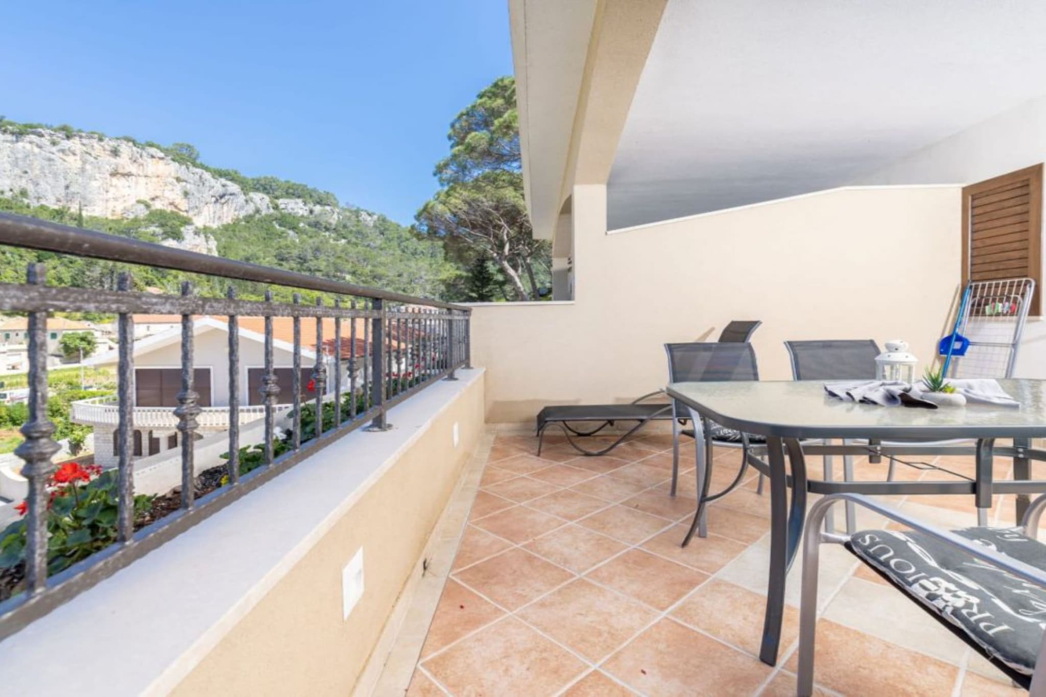 Apartments Šer Zane - One Bedroom Apartment with Terrace and Sea View (6)-Salle à manger