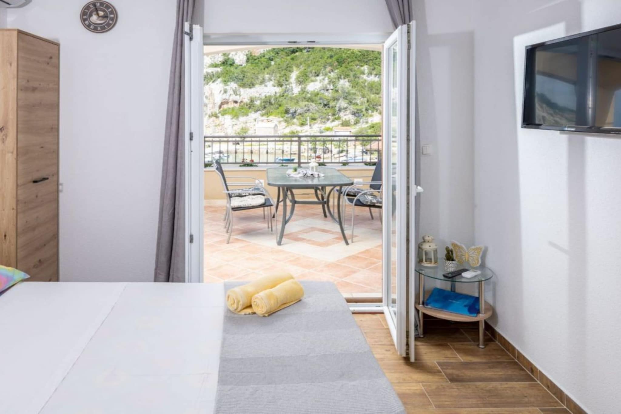 Apartments Šer Zane - One Bedroom Apartment with Terrace and Sea View (6)-Chambre