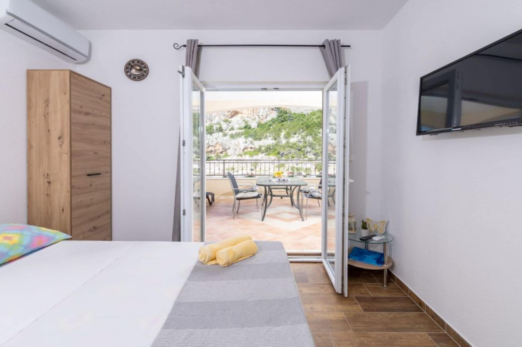 Apartments Šer Zane - One Bedroom Apartment with Terrace and Sea View (6)-Chambre