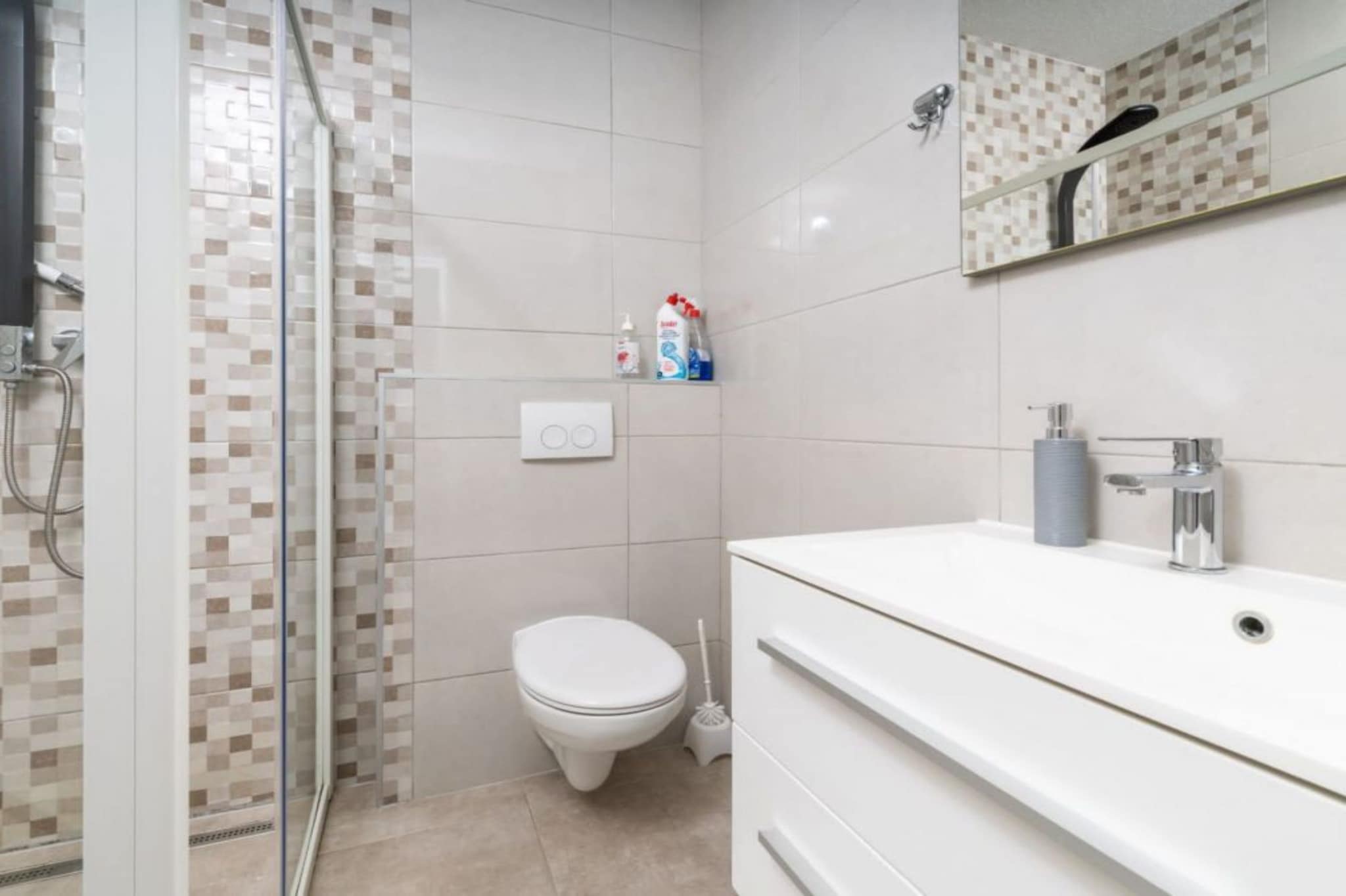 Apartments Šer Zane - One Bedroom Apartment with Terrace and Sea View (6)-Salle de bain