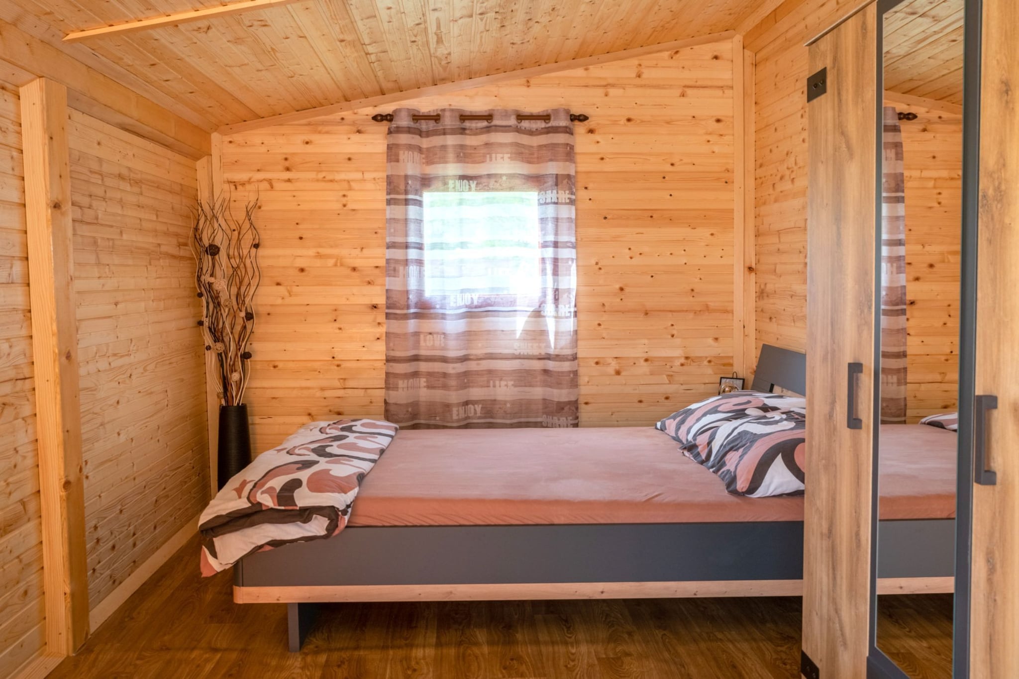Robinzonski Kamp Hofman - Private Bungalow-Bedroom