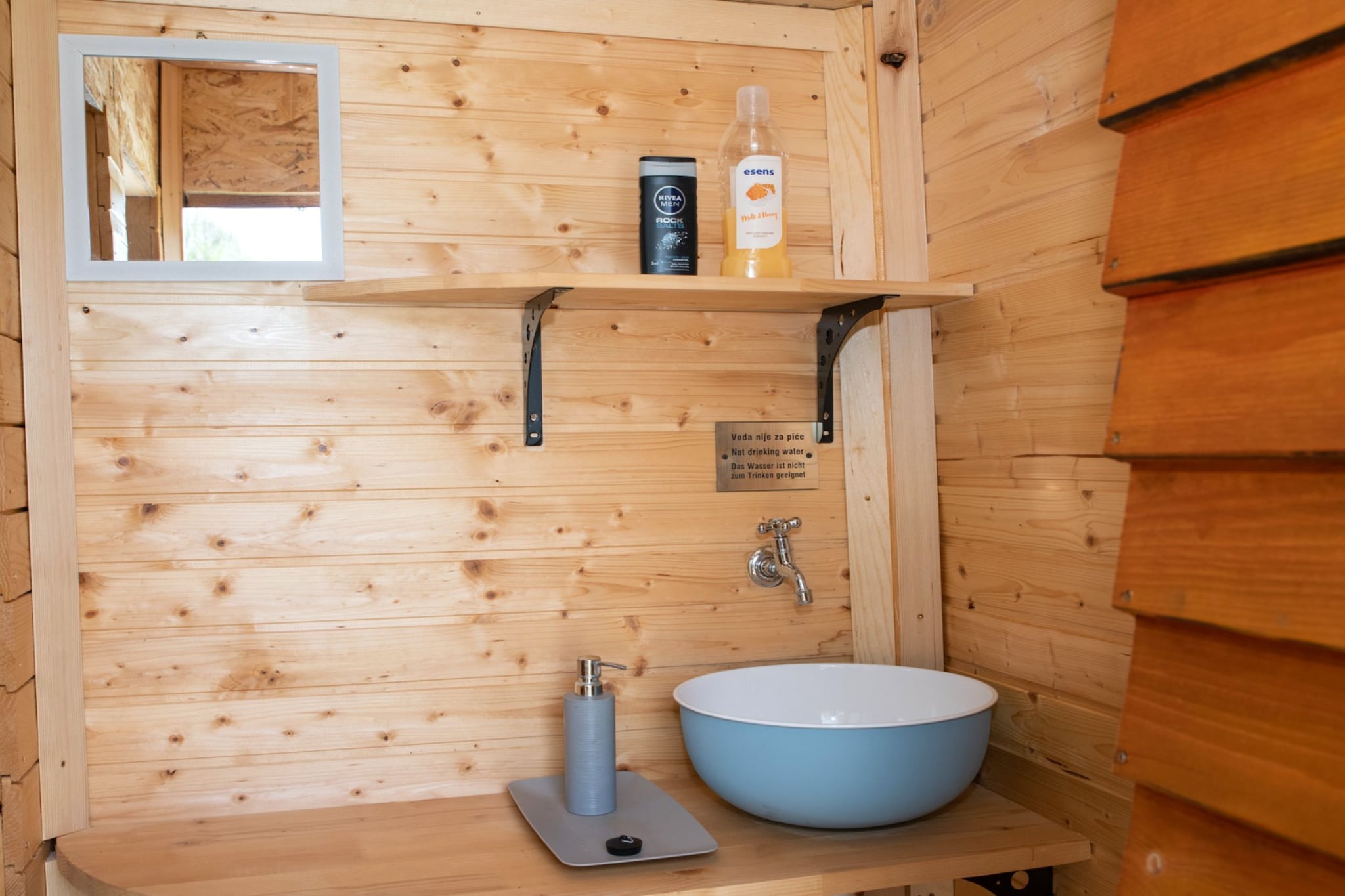 Robinzonski Kamp Hofman - Private Bungalow-Bathroom