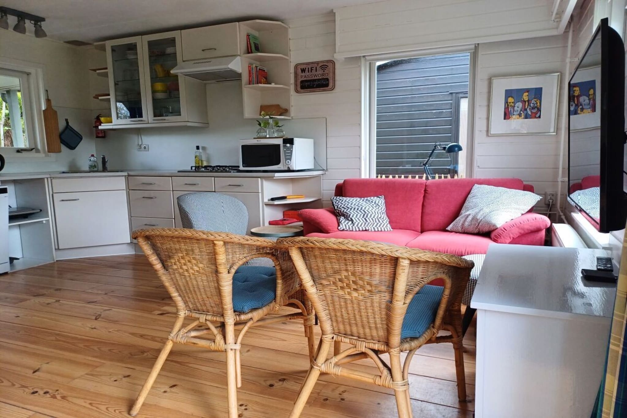 492018-Living room