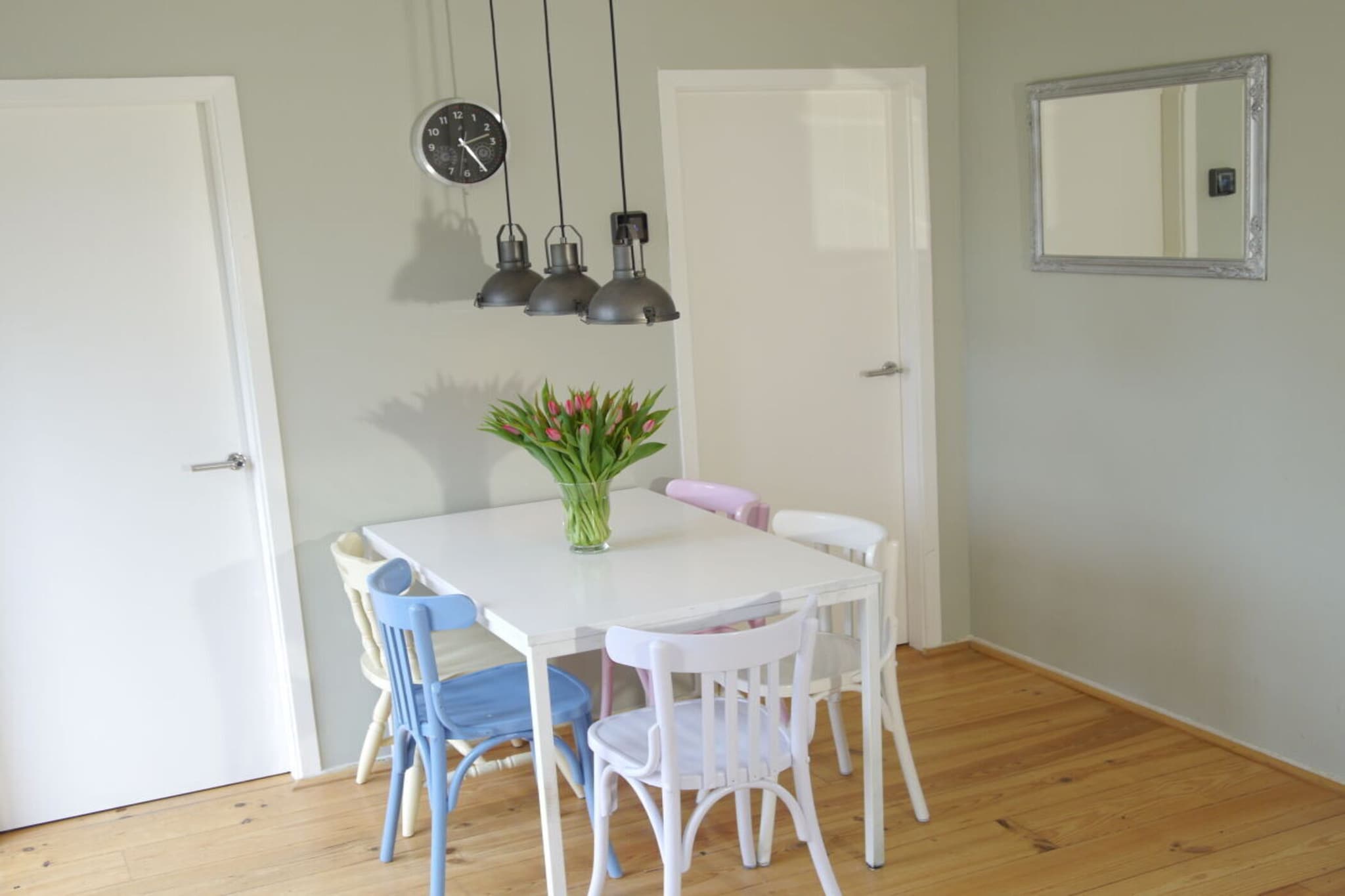 492018-Dining room