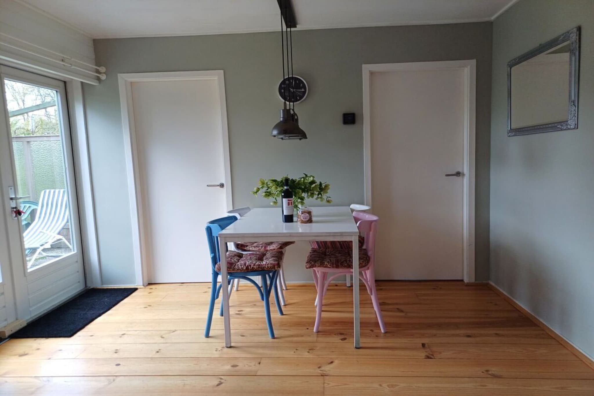 492018-Dining room