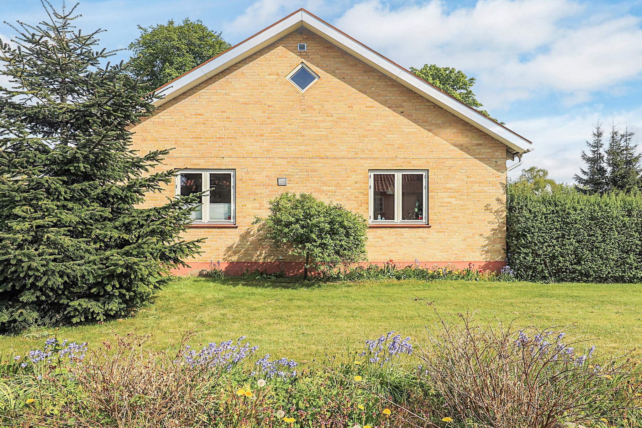 Internet Access DSL, Kitchen(coffee machine, microwave, dishwasher, fridge-freezer), Living/bed room(double folding bed, TV(german television channels, danish TV channels (DR1 and TV2), norvegian TV channels , swedish TV channels)), bedroom(double bed), bedroom(single bed), bathroom(washbasin, shower, toilet, washing machine), terrace, garden furniture, deckchairs