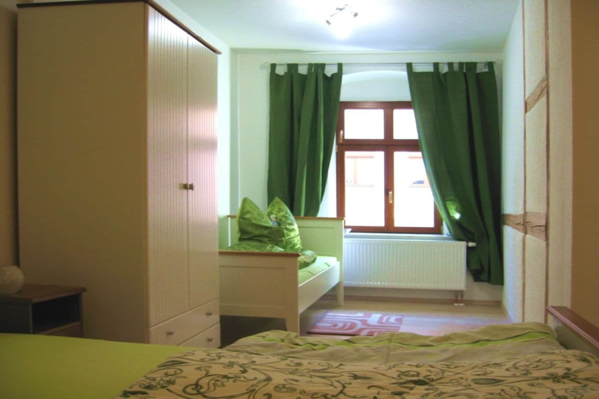 38904-Bedroom