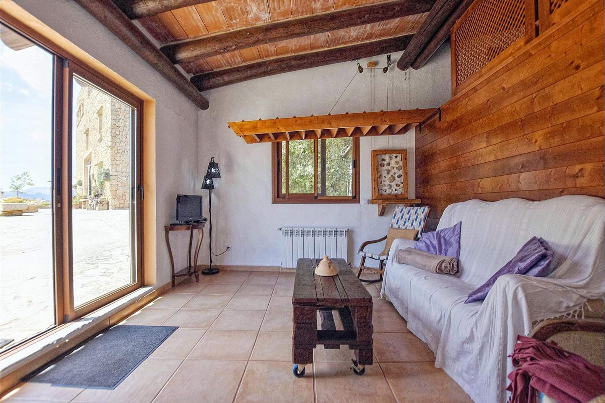 The 17th century Finca SA TORRE once served as one of the many watchtowers that protected the bay of Pollensa and Alcudia from unwanted pirate visits. Then, in 2015, the farm was completely converted into a house for a vacation. The highlight is, without a doubt, the huge private pool (1.60 m deep salt water) with the adjoining sunbathing terrace and the wonderful, landscaped garden, where you can simply feel good. The property is completely fenced, and entry is through an automatic gate.
The farm is located on the outskirts of Alcudia and just 300 meters from the sea and the beautiful beach "Playa MorerVermell" for a fun and frolic. The location of the estate simply couldn't be more ideal, you can walk to the beautiful beach and for a pleasant walk through the city you can be in Alcudia with its picturesque alleys, bars and restaurants.
In a living area of about 180 m2 spread over three floors and the independent guest house, we find a total of 5 air-conditioned bedrooms (3 with two single beds each / 1 double bed / 1 bed single), there are also a total of 4 bathrooms (3x EnSuite / 1x shower tray / 3x shower). There is an additional toilet for guests on the covered terrace next to the pool. The second floor living room has satellite TV and WiFi internet. The kitchen is on the ground floor and is fully equipped with a dishwasher, ceramic hob, oven, refrigerator, coffee maker and toaster. The terrace right in front of the house is very practical with a long bar, here the grill is integrated with sink and there is a dining room with umbrellas. The guest house, a few meters away, houses one of the bedrooms with two single beds, a bathroom with a shower and a small living room with TV and air conditioning and a breakfast bar.