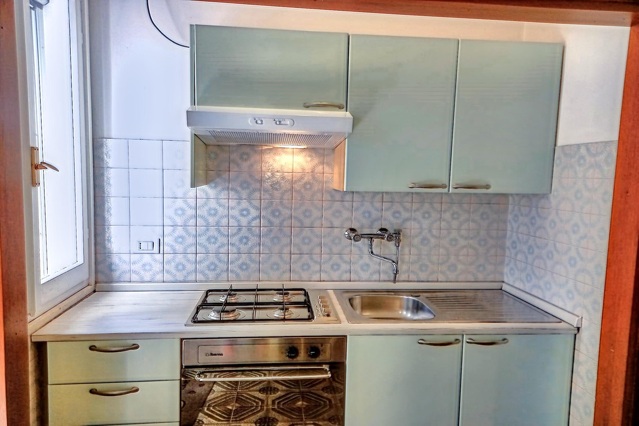 Ground floor: (Living room(TV, dining table), open kitchen(hob, coffee machine, oven, fridge-freezer), bedroom(double bed), bedroom(bunk bed), bathroom(shower, washbasin, toilet, bidet), air conditioning)\n\ngarden(private, fenced), garden furniture, awning