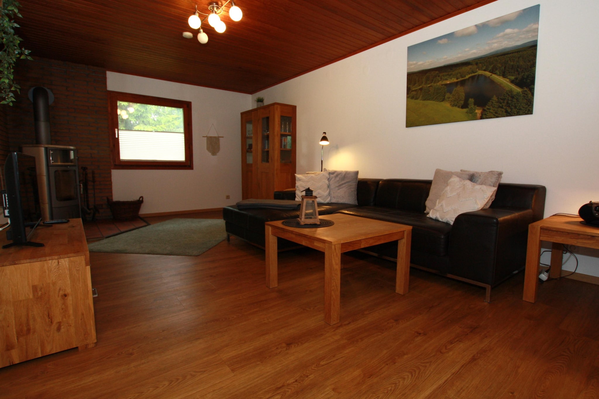 Cozy cottages by the lake! Spend your vacation in the unmistakable nature of the Harz mountains in the midst of the idyll of the Hausherzberger ponds. Forest and water are your immediate neighbors here. Located on the outskirts of Clausthal-Zellerfeld, on a lake, the holiday park at the Waldsee offers peace and quiet from the hectic everyday life. Activities nearby: Clausthal-Zellerfeld is a state-approved climatic health resort and winter sports area. The main attraction in the Clausthal district is the market church "Zum Heiligen Geist", the largest wooden church in Germany with its striking towers. The district of Buntenbock as a small climatic health resort with no through traffic with its beautiful surroundings and its unique Harzer KlÃ¶ppelstube is traded as an insider tip.