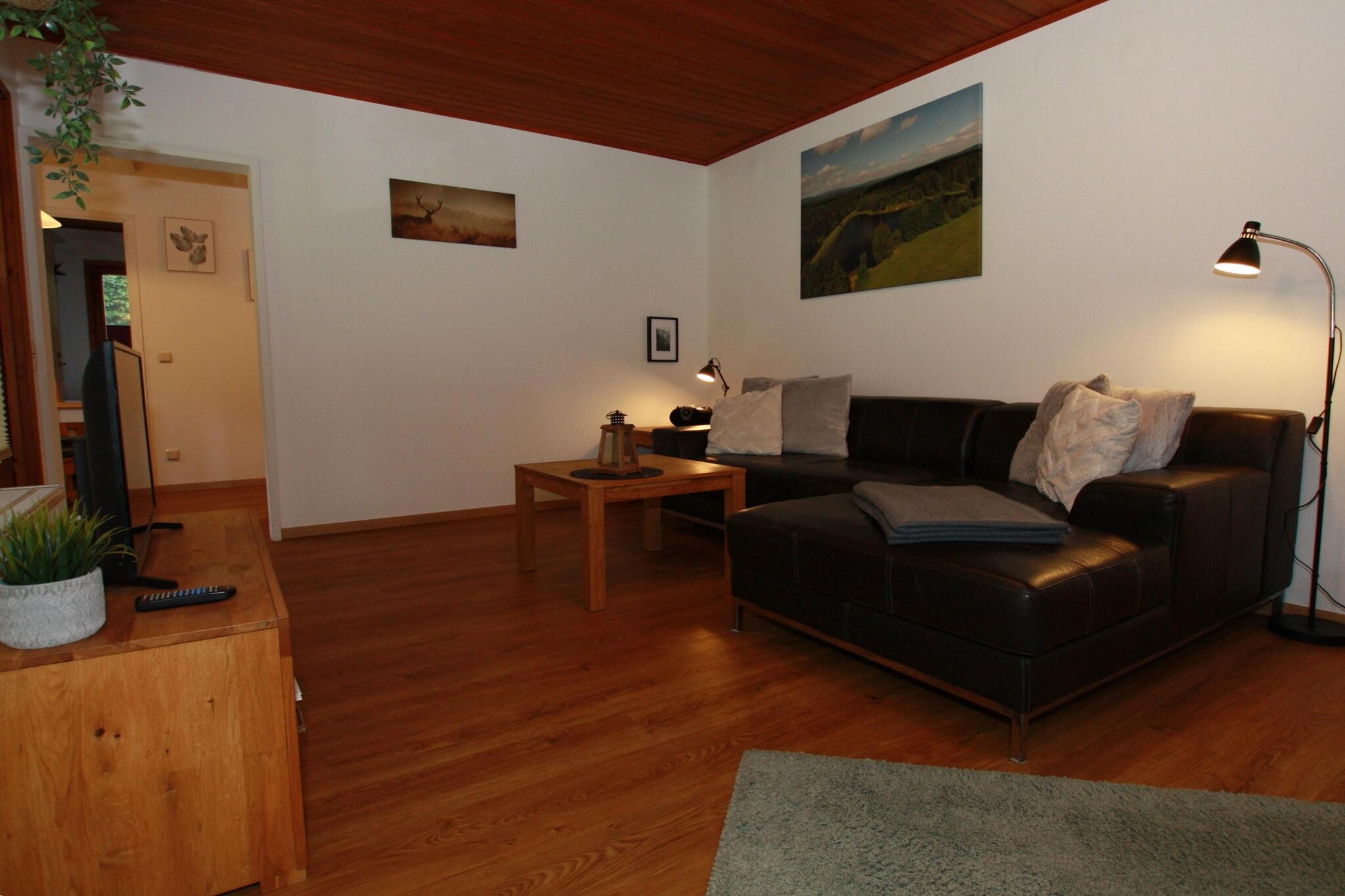 Living room(TV(cable), fireplace, radio), Kitchen(stove, toaster, coffee machine, oven, fridge), bedroom(single bed, bunk bed), bedroom(2x single bed), bathroom(shower, toilet), heating(central), terrace, garden furniture, parking, baby crib(free)