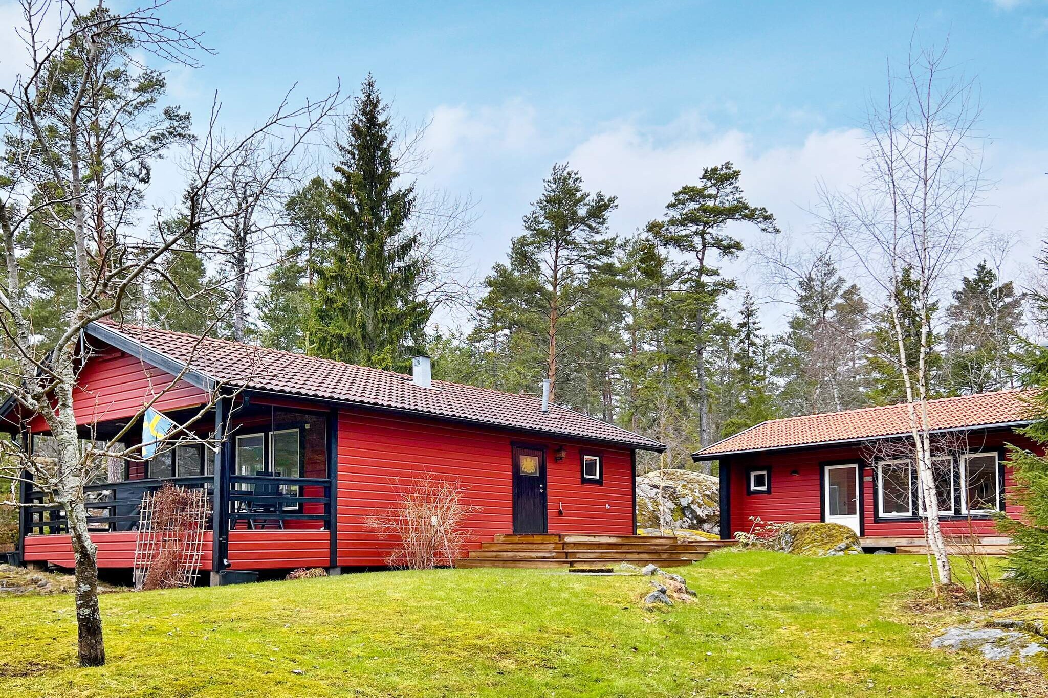 On the beautiful island of VÃ¤tÃ¶, just outside NorrtÃ¤lje, we find this lovely summer resort. The property consists of two houses, a larger house with kitchen, bathroom with washing machine, a living room with sofa bed, stove and dining table. There are two separate bedrooms here; one with a double bed and one with a bunk bed. Leaving the living room, you come out onto a terrace with a roof, and a larger terrace without a roof with a beautiful view of the mountains and forest. There is both a charcoal grill and a gas grill here. In the newly built, beautifully furnished guest cabin, there is a living room with a stove, a small fridge and kettle. There are two bedrooms, one with a bunk bed and one with a 120 cm bed. That room has its own exit to the terrace outside. There is a bathroom with an electric toilet, but no shower. On VÃ¤tÃ¶ there are nice walking areas and various bathing spots. The closest to the house is a nice lake that is popular and a bit warmer. If you want to swim in the sea, it's 1.5 km to the beach and jetty. There is a lot to see on the island, which has typical rosewood nature. Roslag granite was mined here in the past; The Royal Opera House and the Riksdag House in Stockholm were built with the red granite and the old quarries are here and there and can be visited on foot. The main town is called Harg and has a grocery store. VÃ¤tÃ¶ was already built at the end of the Iron Age and there are traces to be seen on the island. There is a bus to the nice summer town of NorrtÃ¤lje, well worth a visit, with cozy alleys, restaurants and shops.