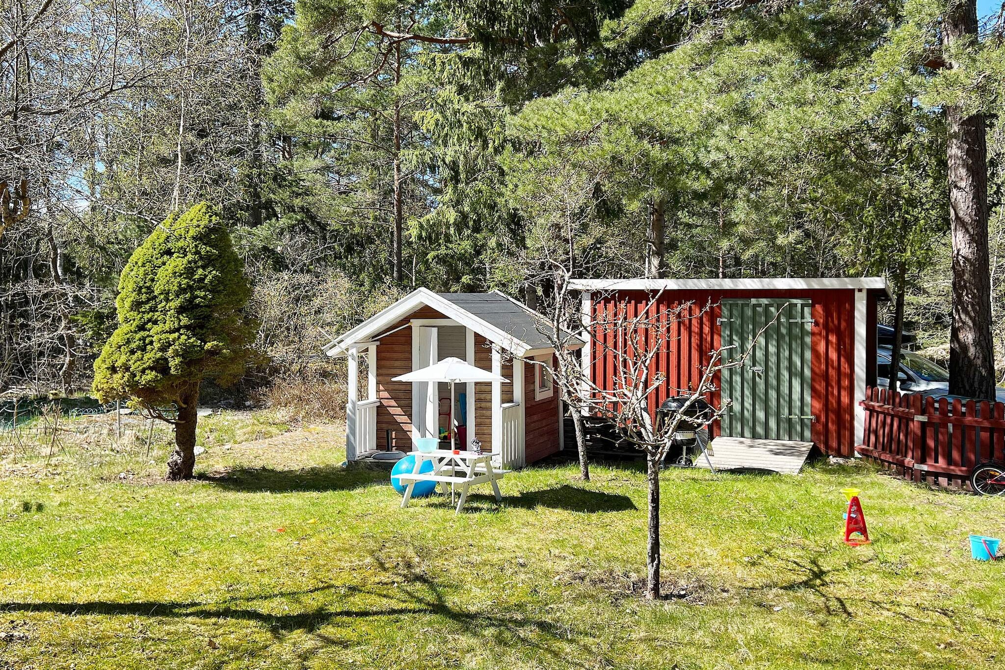 6 person holiday home in Djurhamn