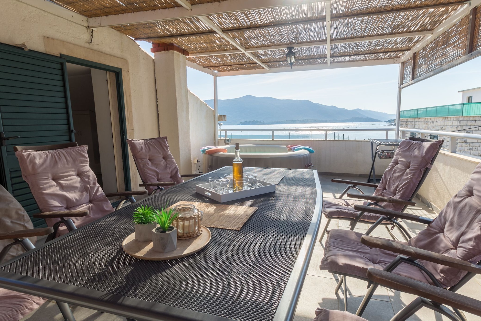 Holiday Home Milutinovic - Four Bedroom  Holiday Home with Sea View