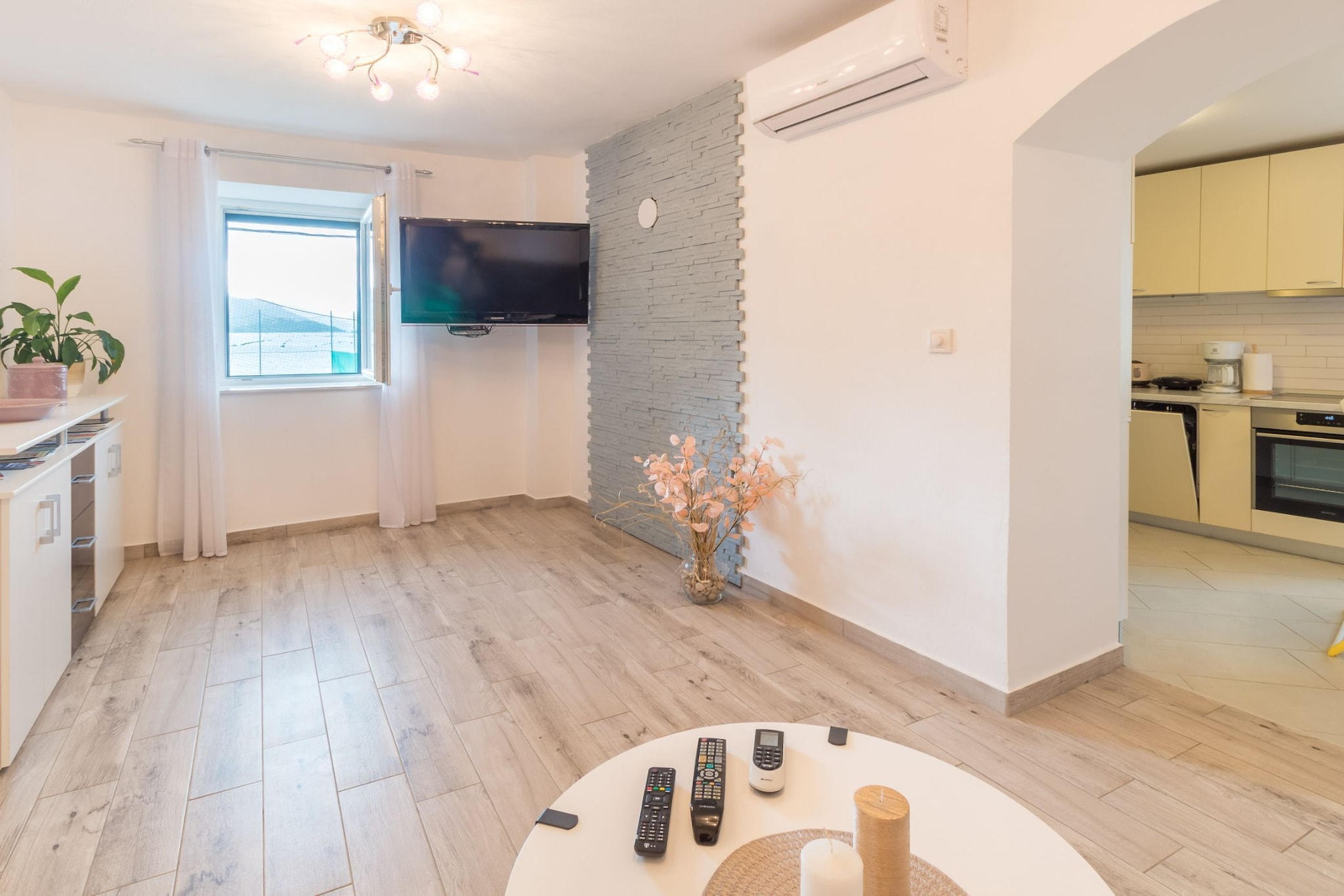 Holiday Home Milutinovic - Four Bedroom  Holiday Home with Sea View-Dining room