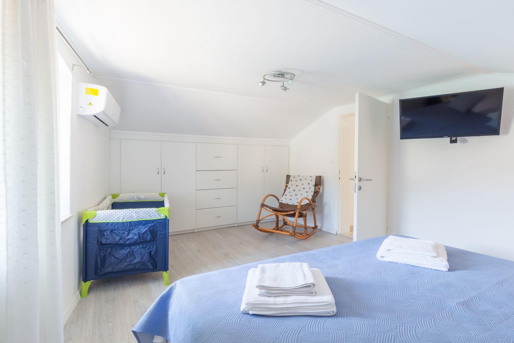 Holiday Home Milutinovic - Four Bedroom  Holiday Home with Sea View-Bedroom