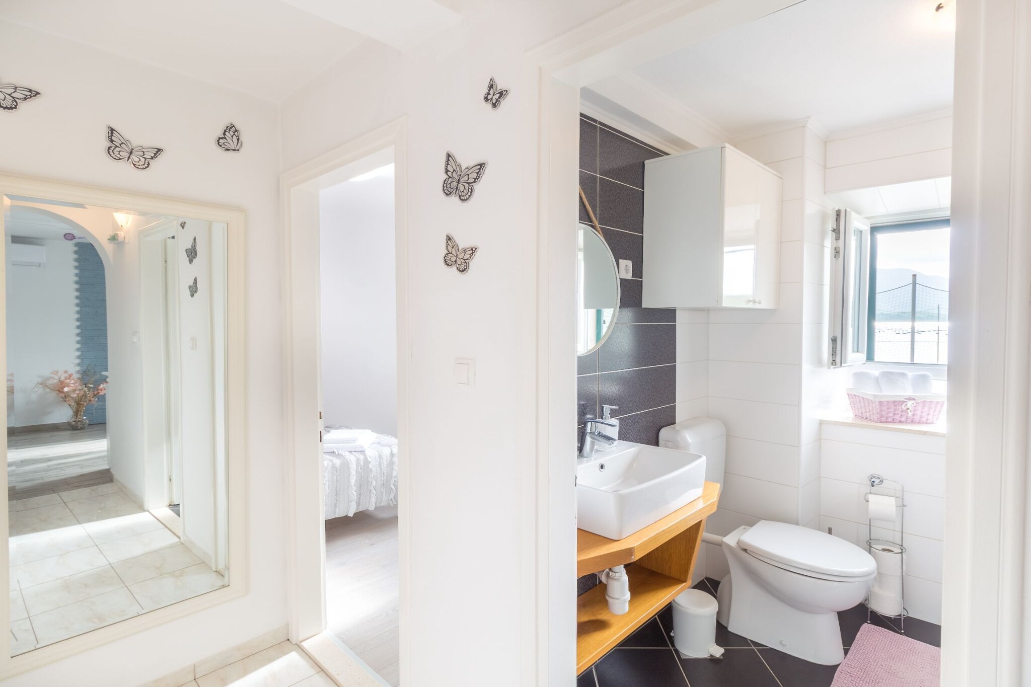 Holiday Home Milutinovic - Four Bedroom  Holiday Home with Sea View-Bathroom